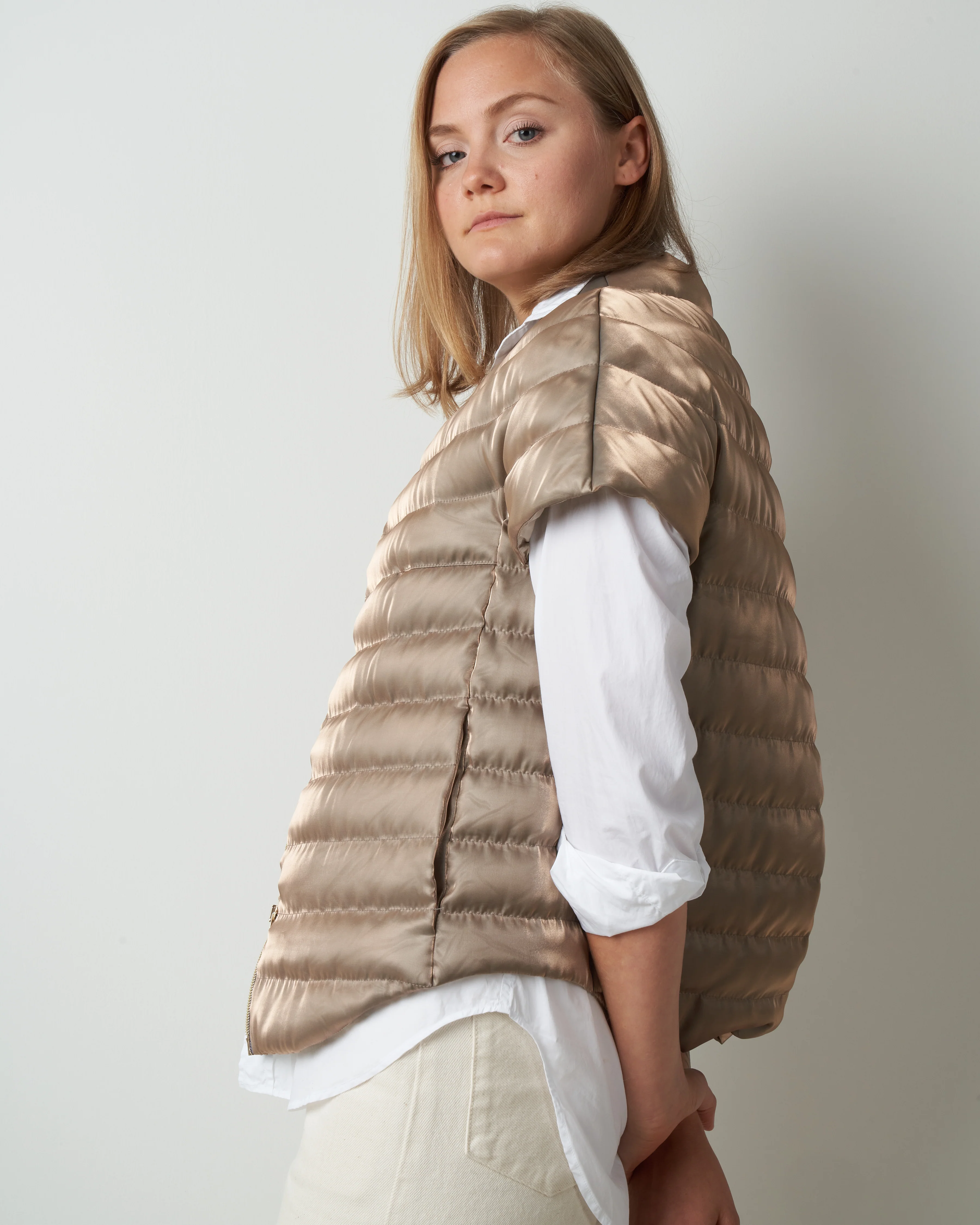 cap sleeved curved hem vest