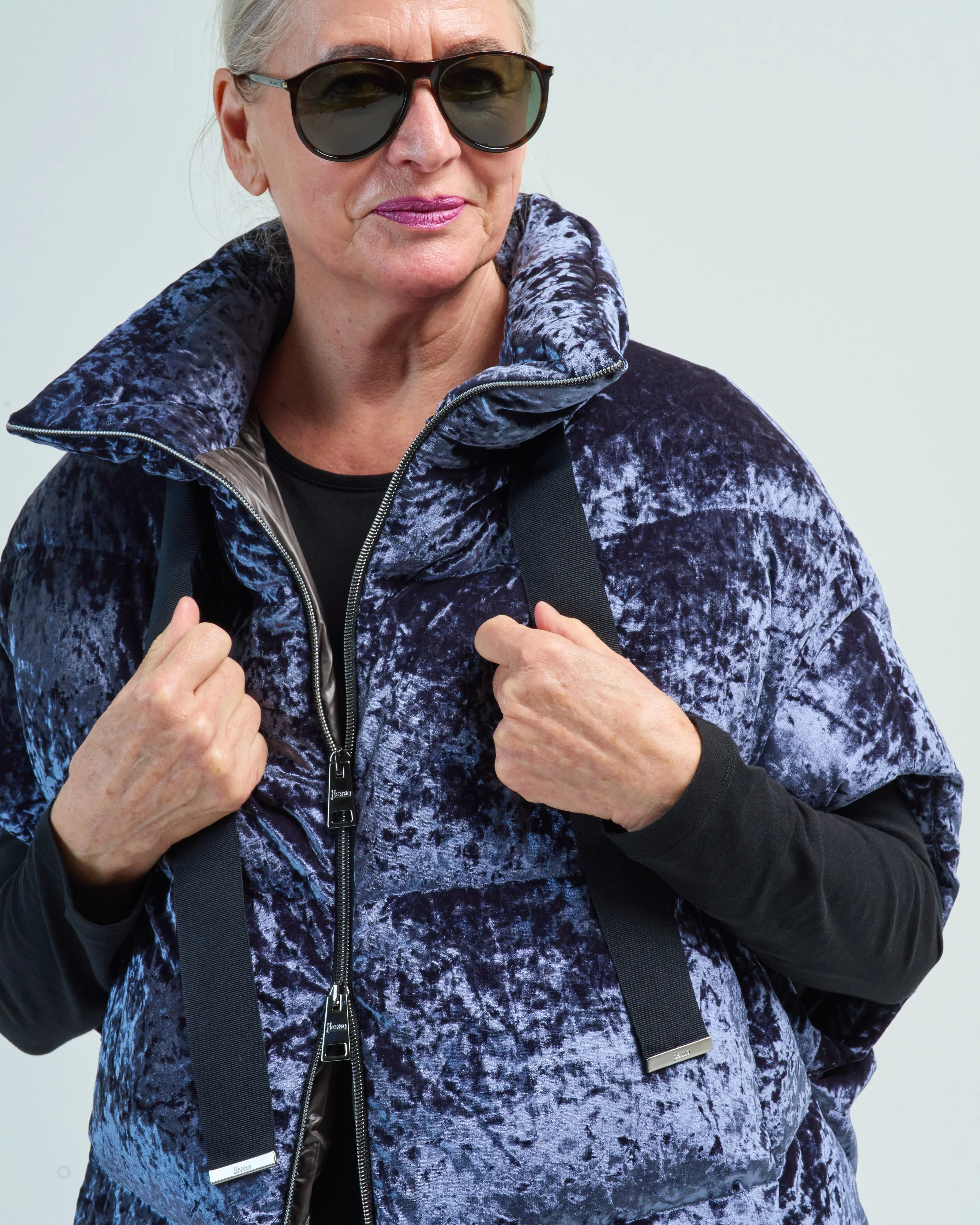 marbled velvet quilted vest - Image 5
