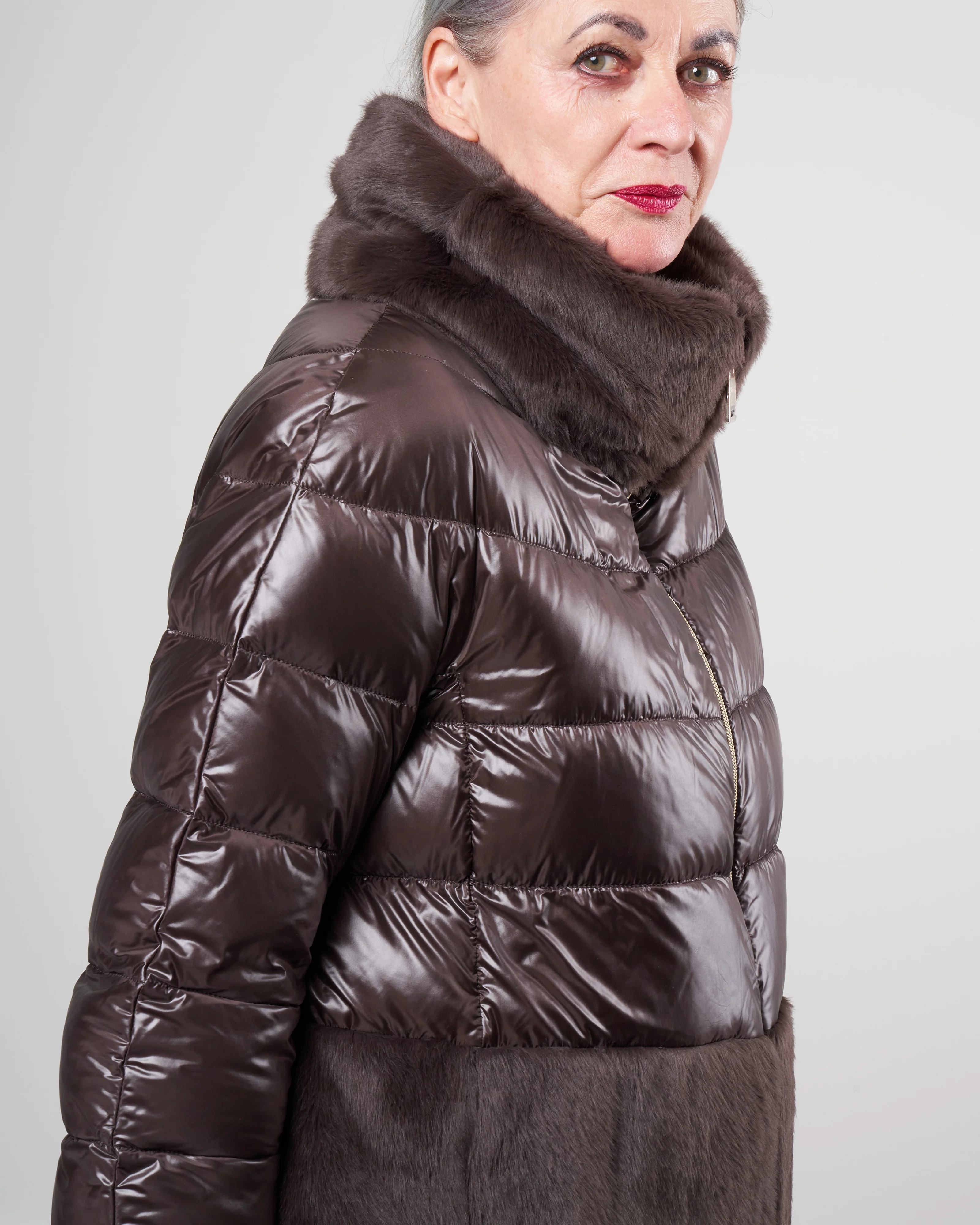 nylon ultralight short jacket w/ faux fur hem & collar - fondente - Image 3