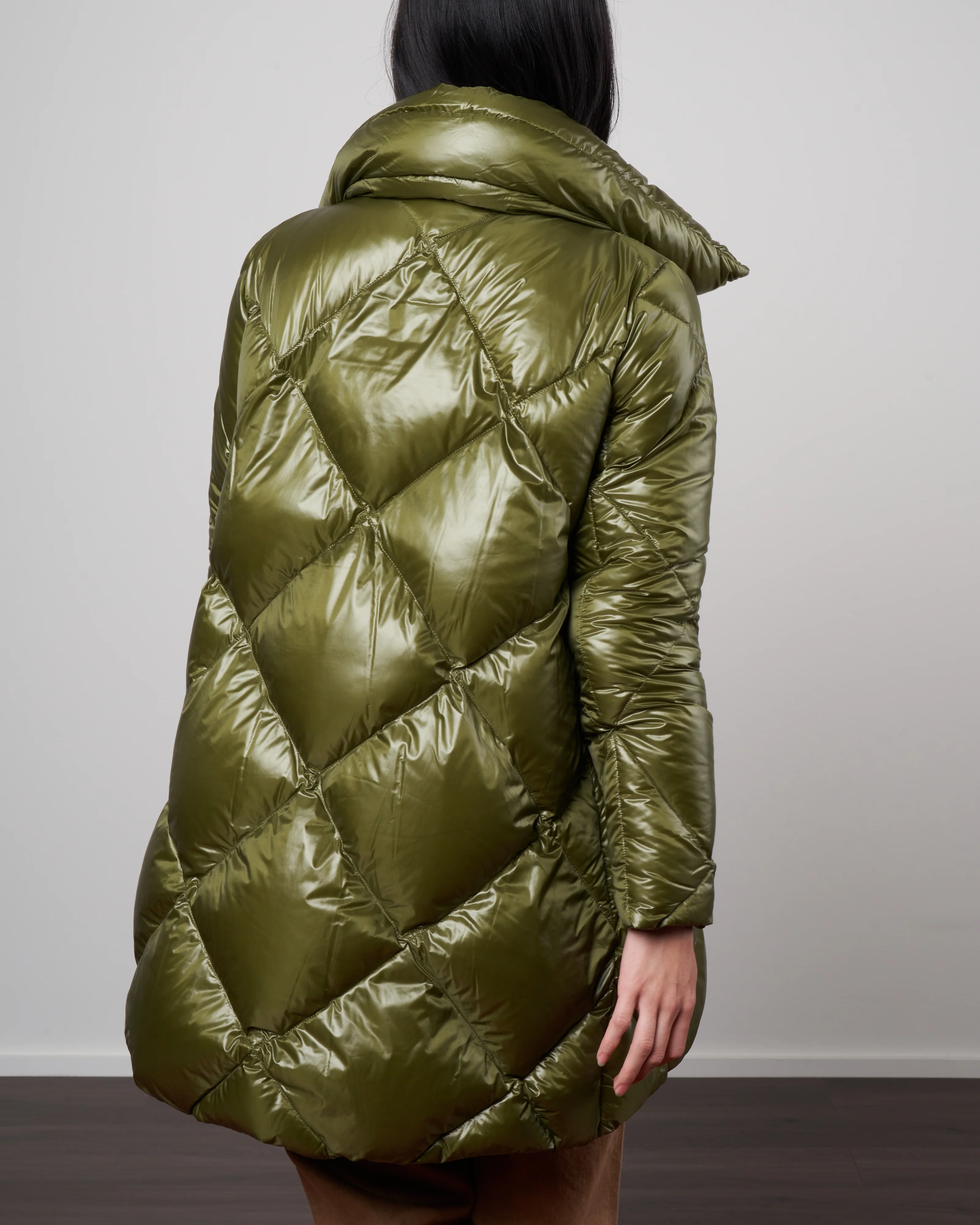 nylon ultralight diamond quilt a-line, hi-lo jacket - verde oliva - Image 4
