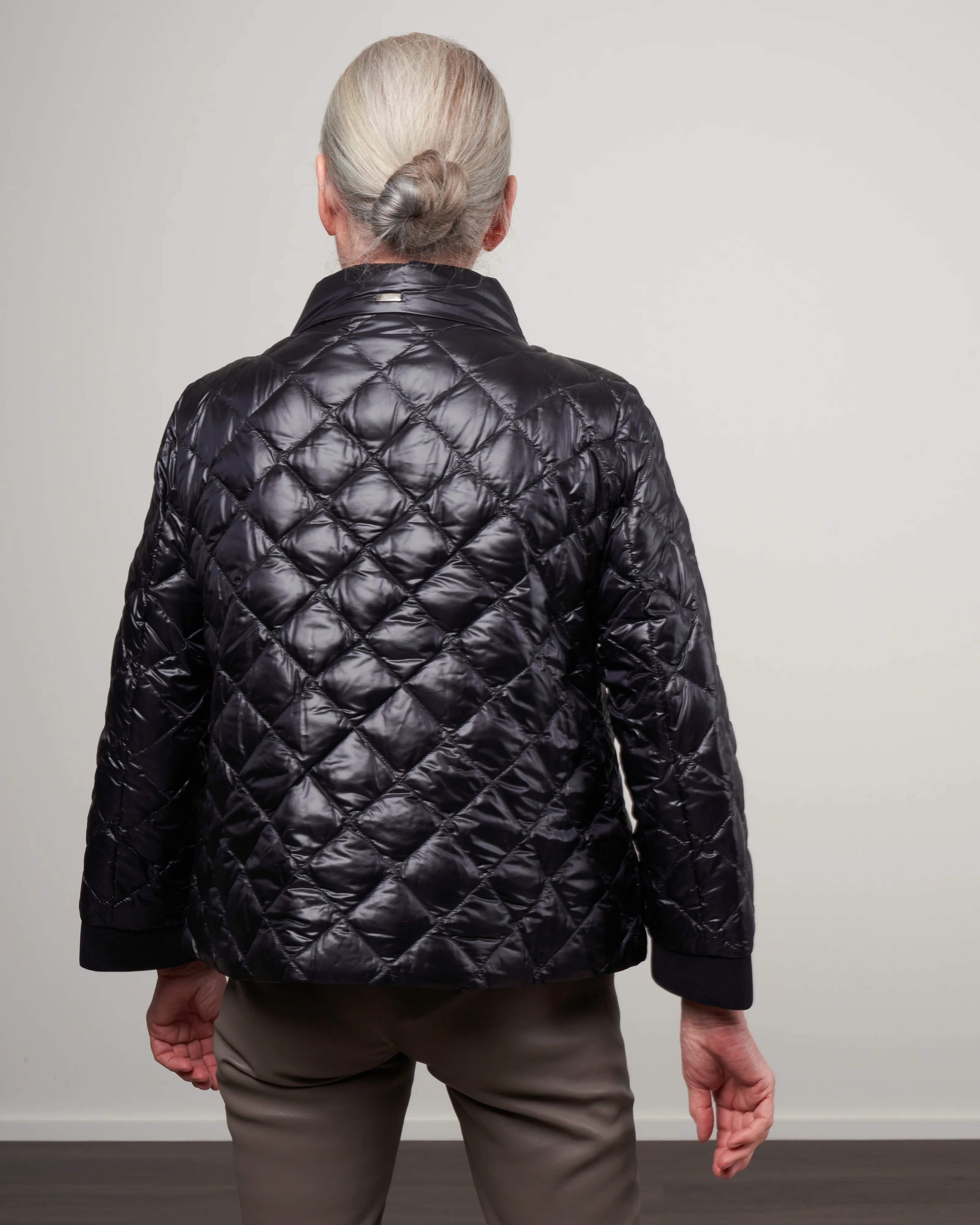 nylon ultralight quilted a-line short jacket - 7730 black - Image 4