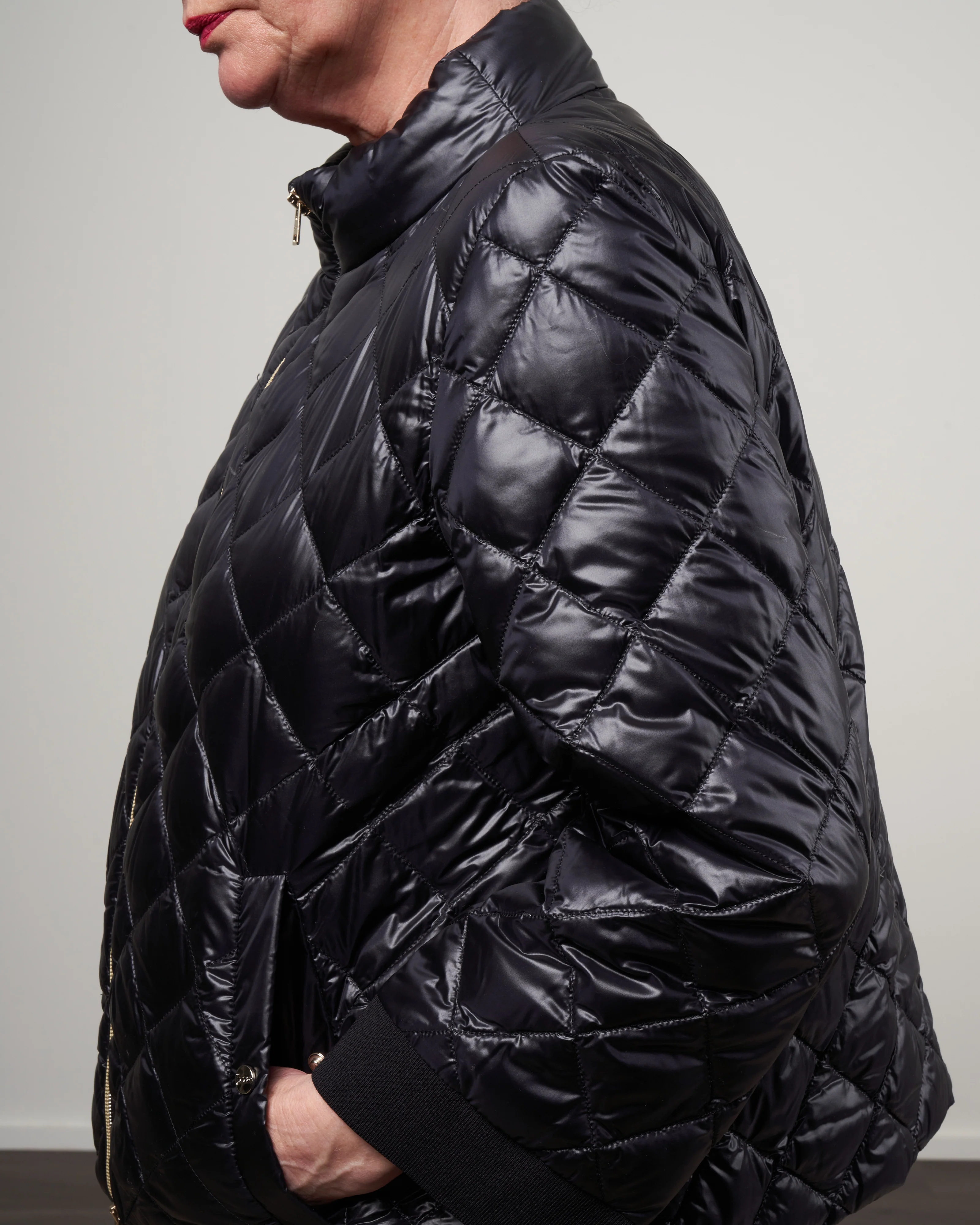 nylon ultralight quilted a-line short jacket - 7730 black - Image 5