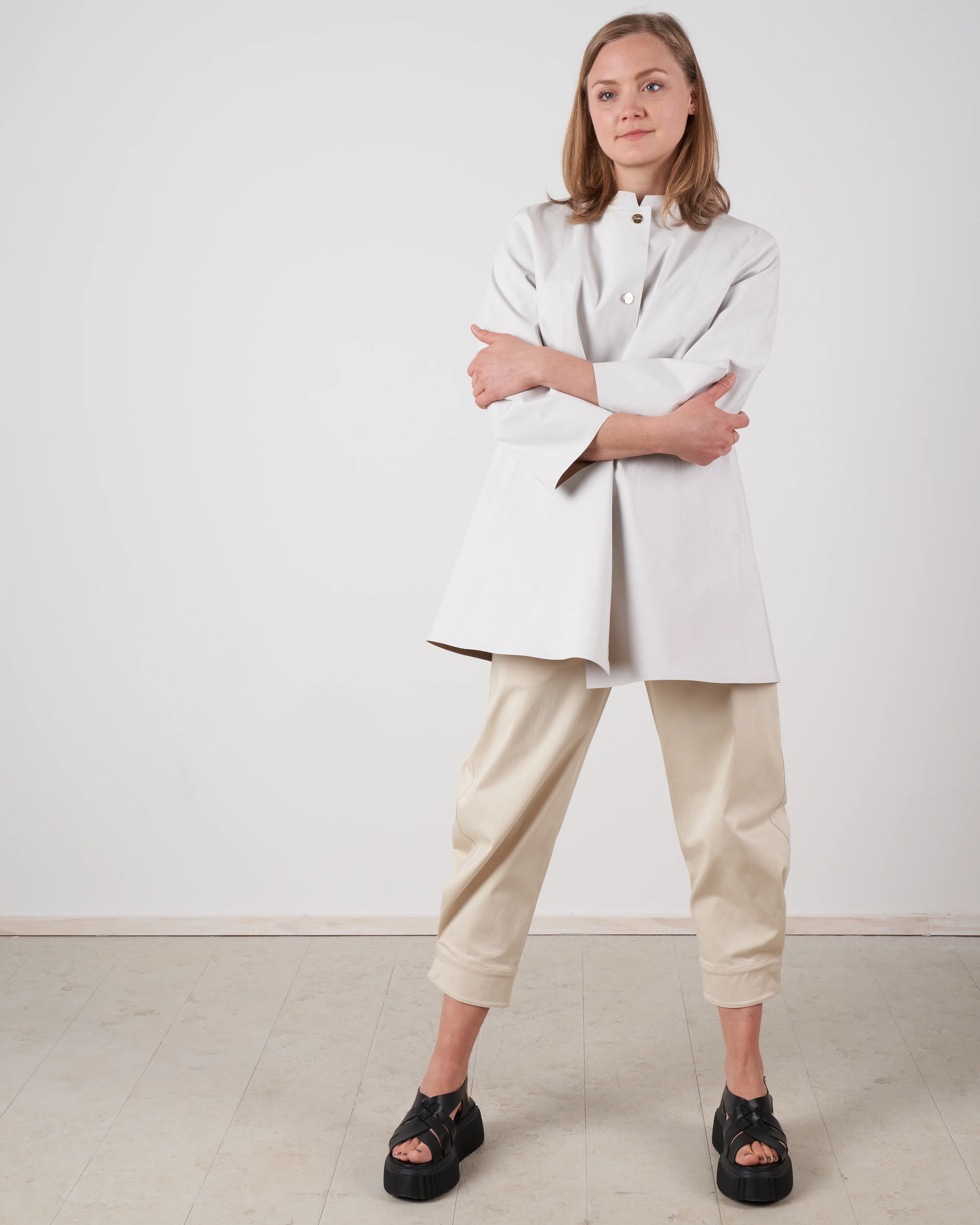 reversible waterproof mac - white/taupe - Image 3