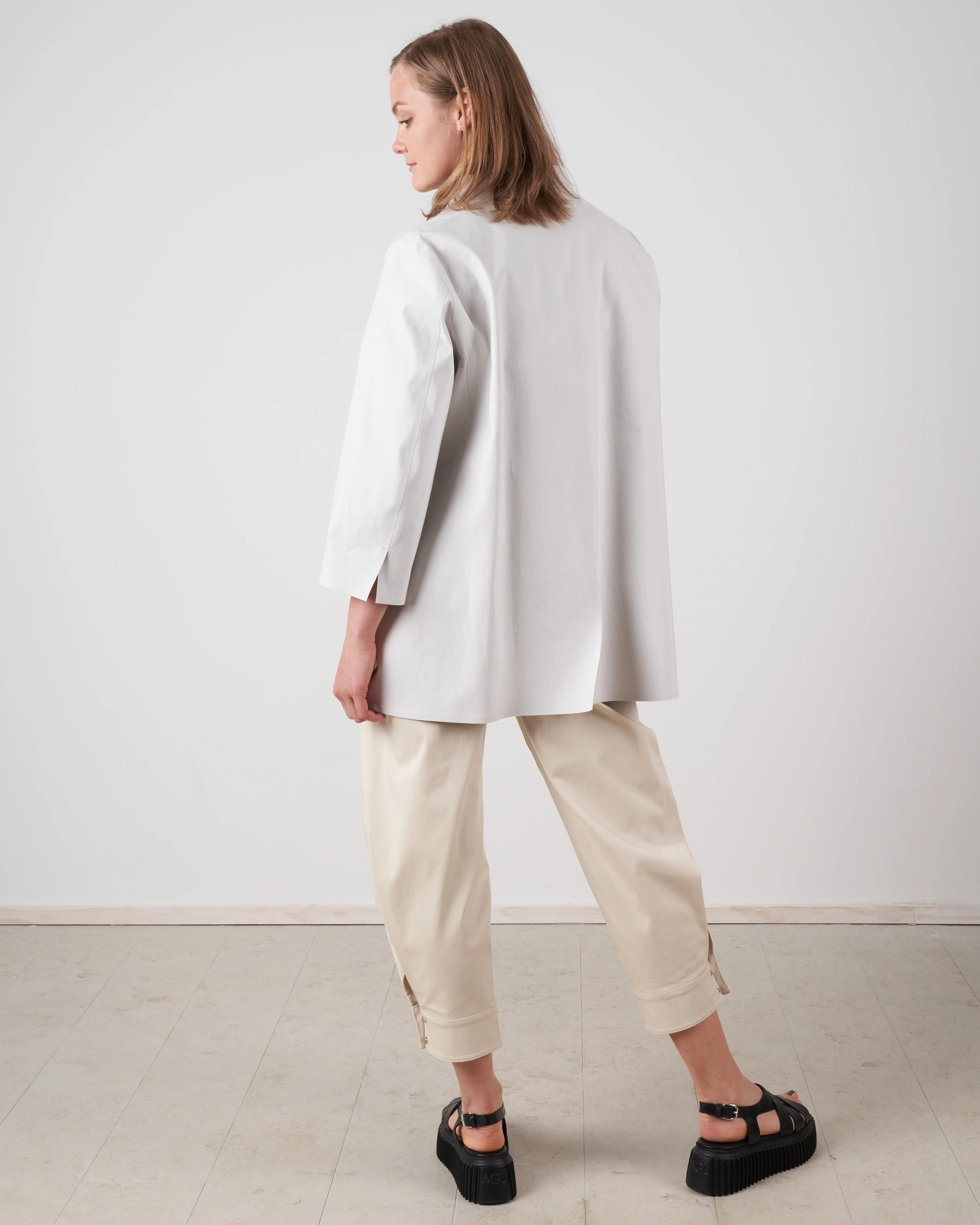 reversible waterproof mac - white/taupe - Image 4