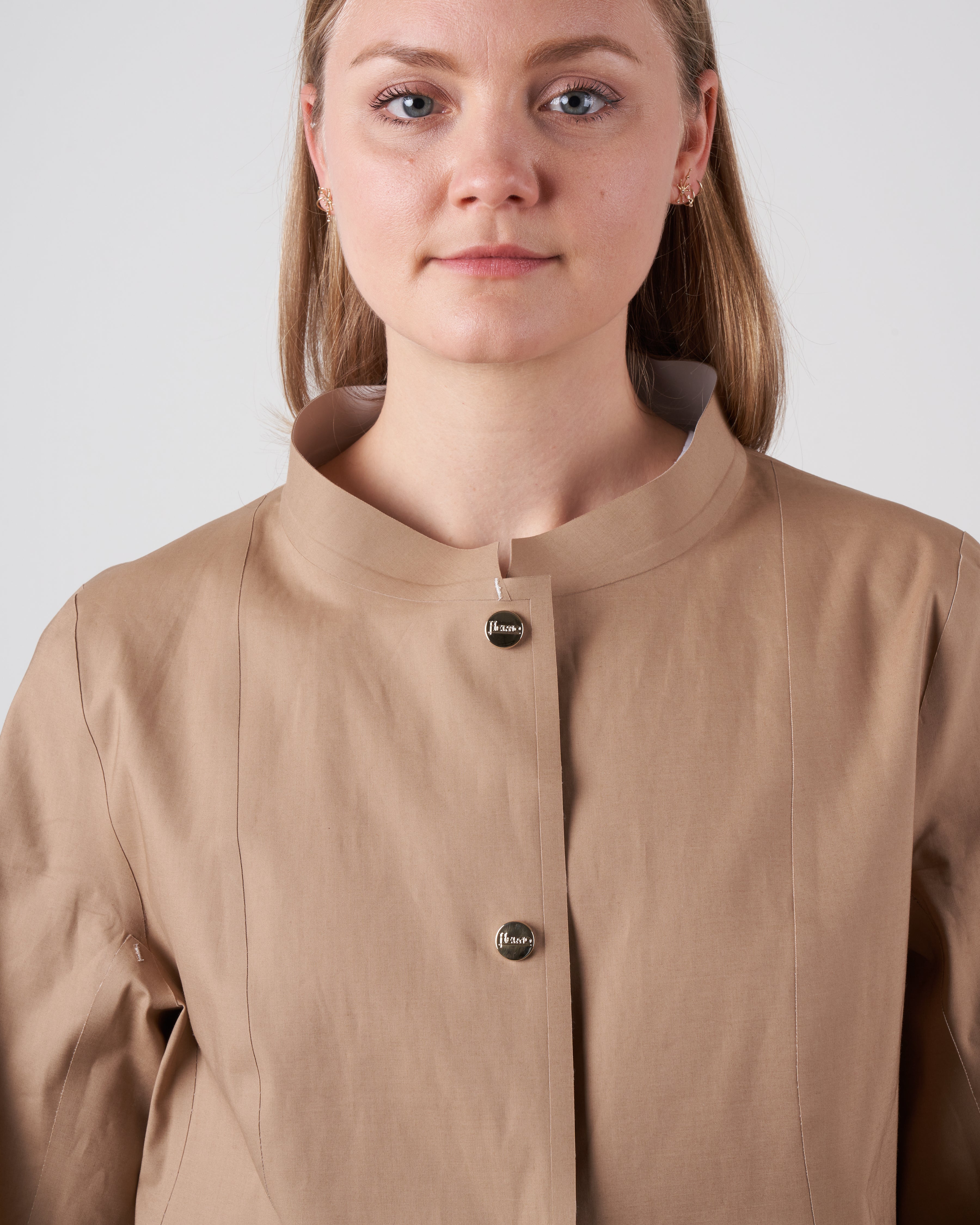reversible waterproof mac - white/taupe - Image 6