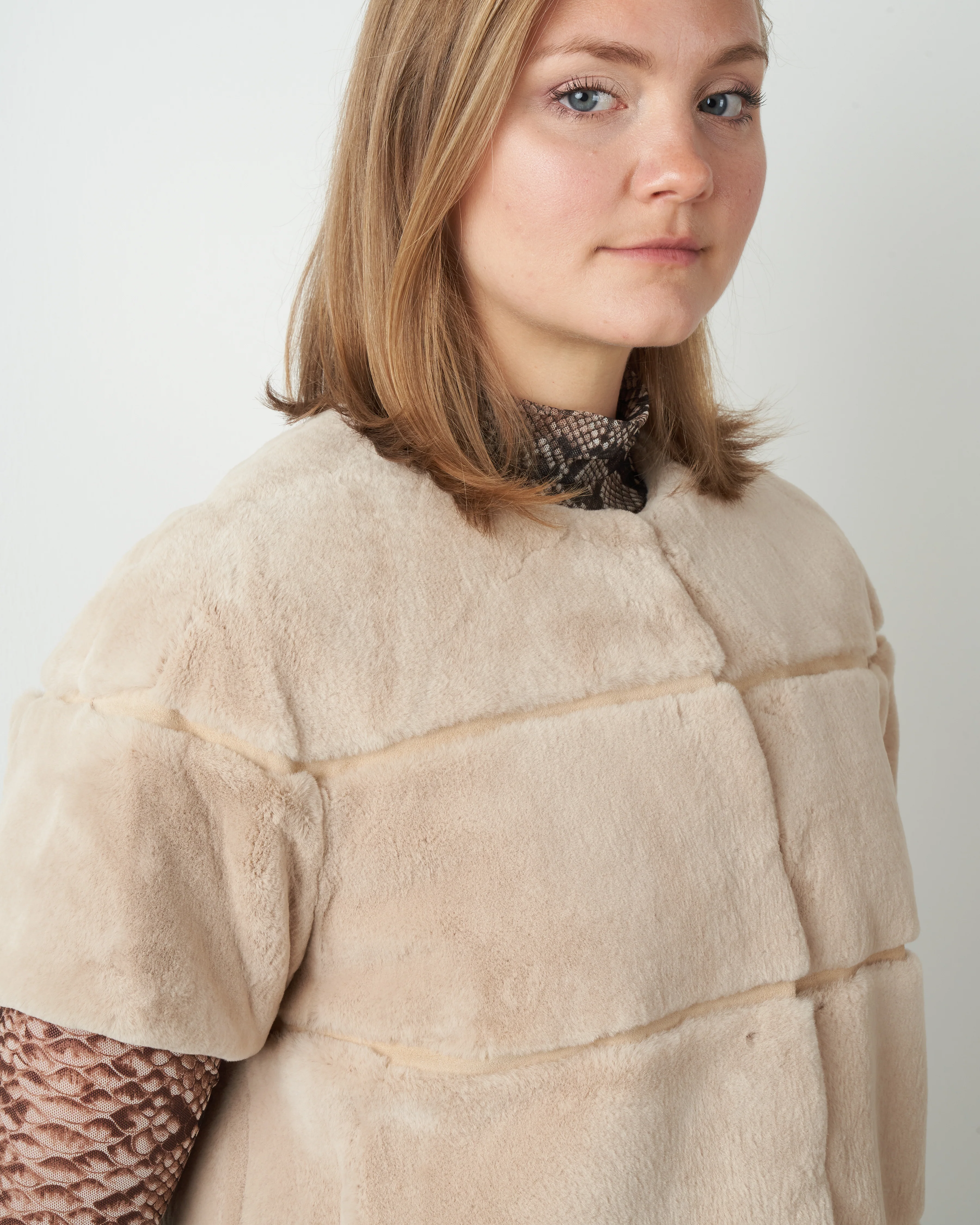 sheared rabbit cap sleeve - chantilly - Image 5