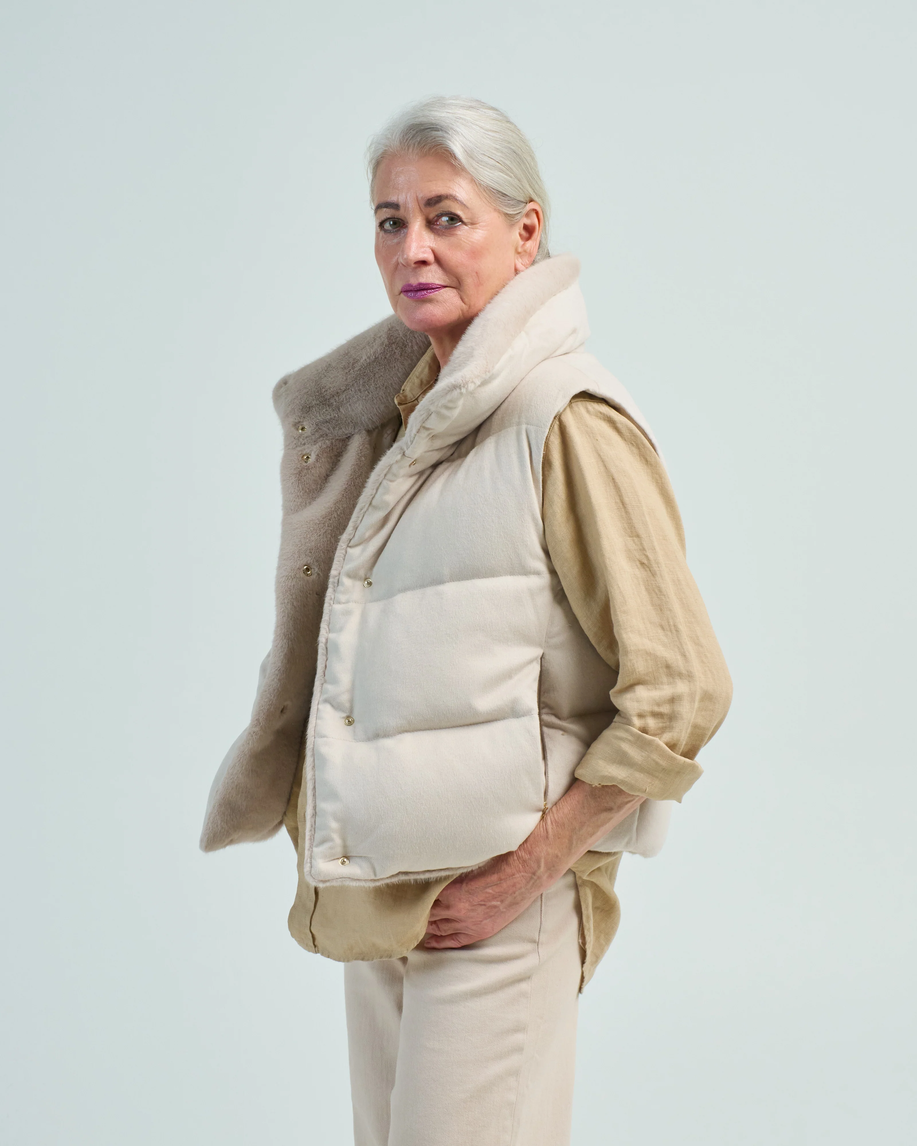 silk/cashmere quilted vest w/ faux fur - Image 4