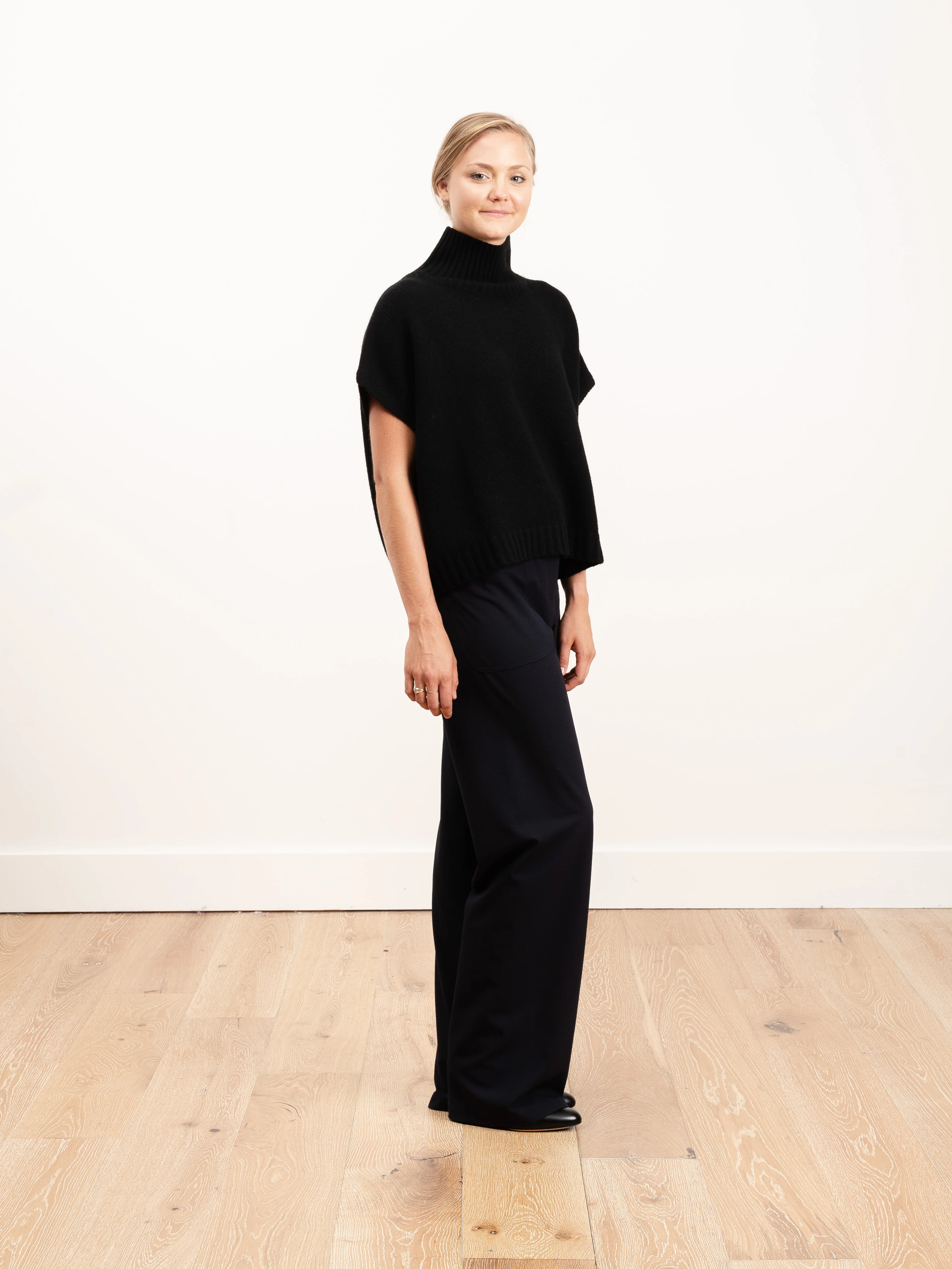 high collar short cape - black - Image 3