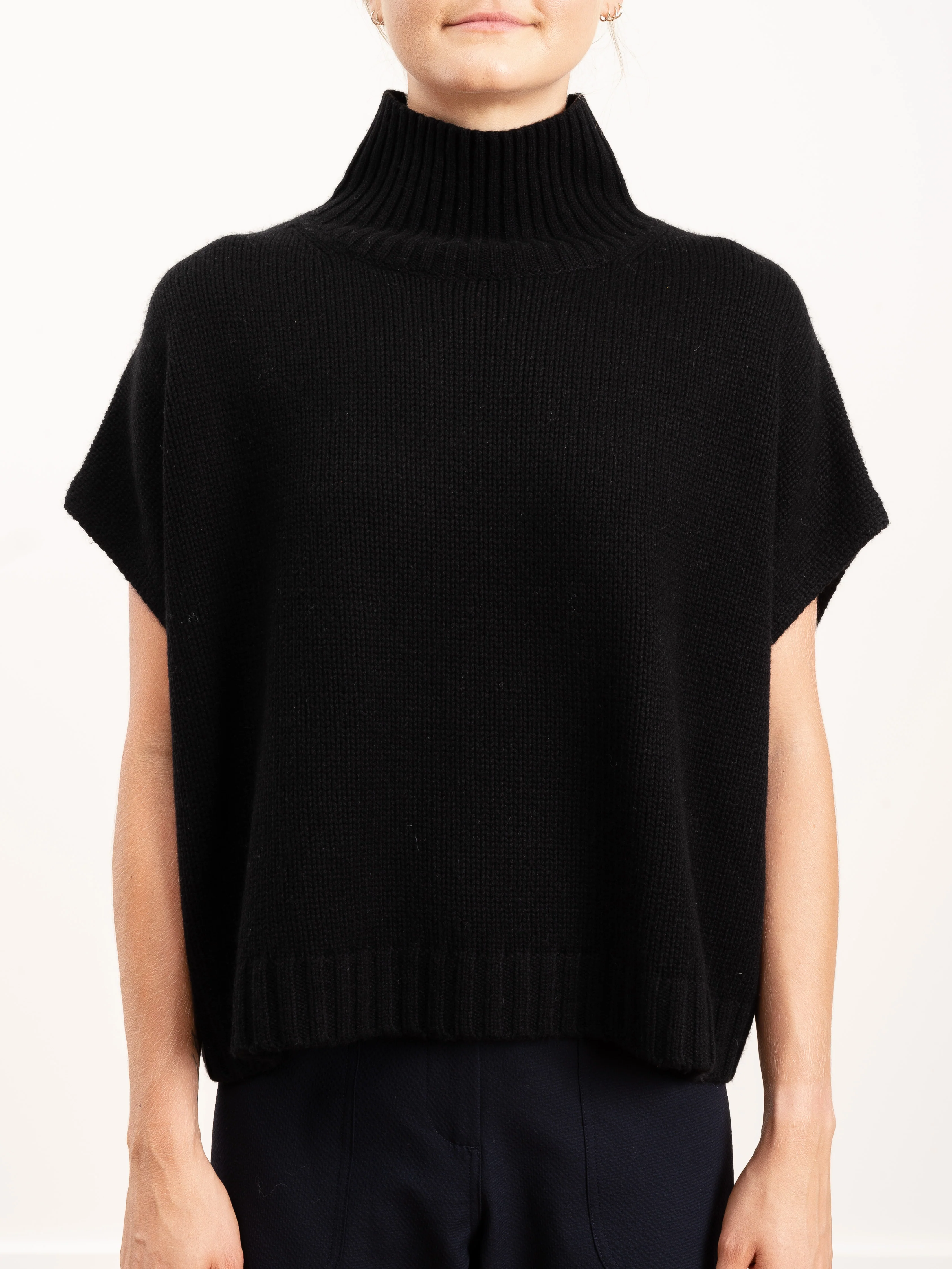 high collar short cape - black - Image 5