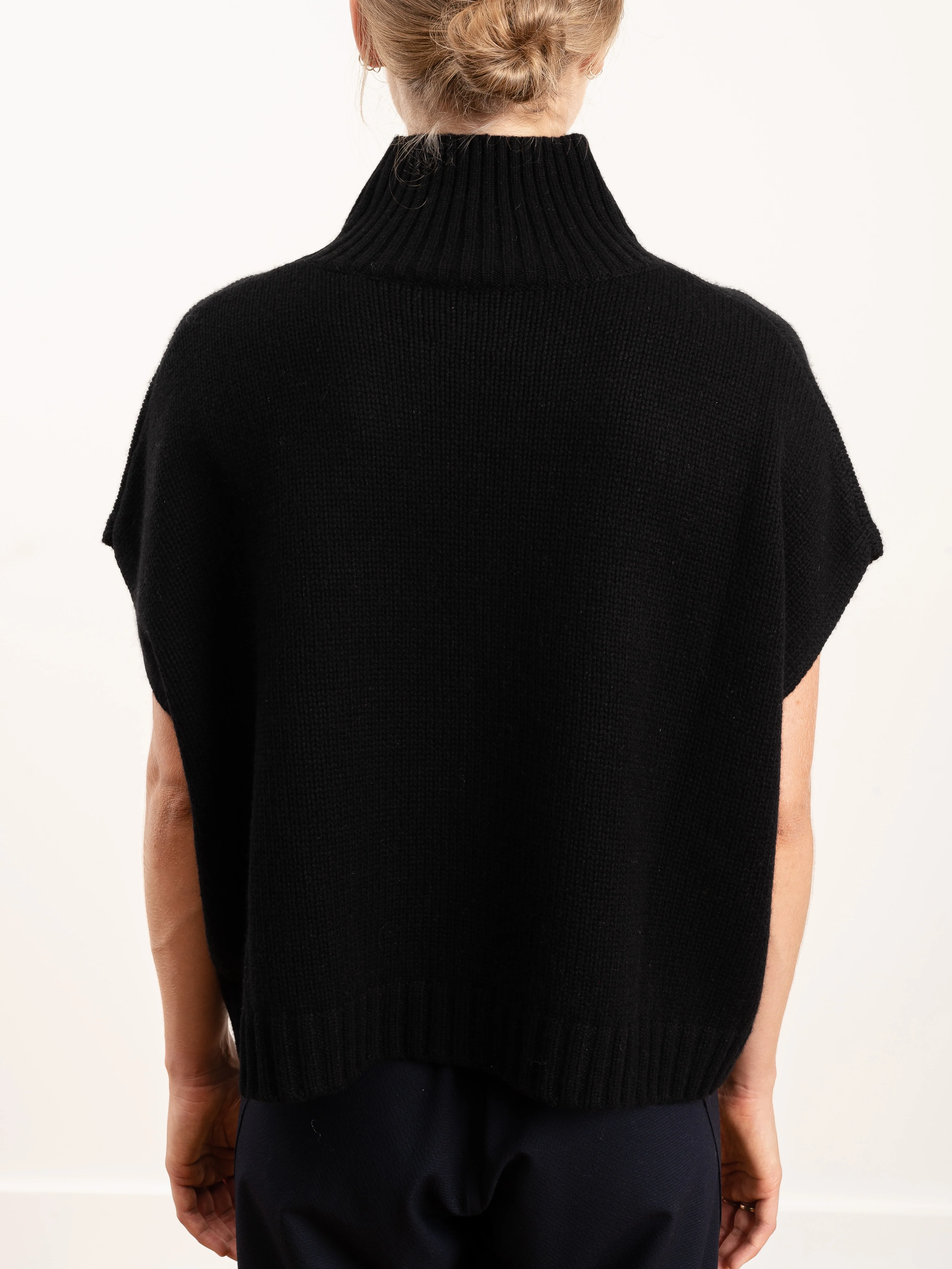 high collar short cape - black - Image 7