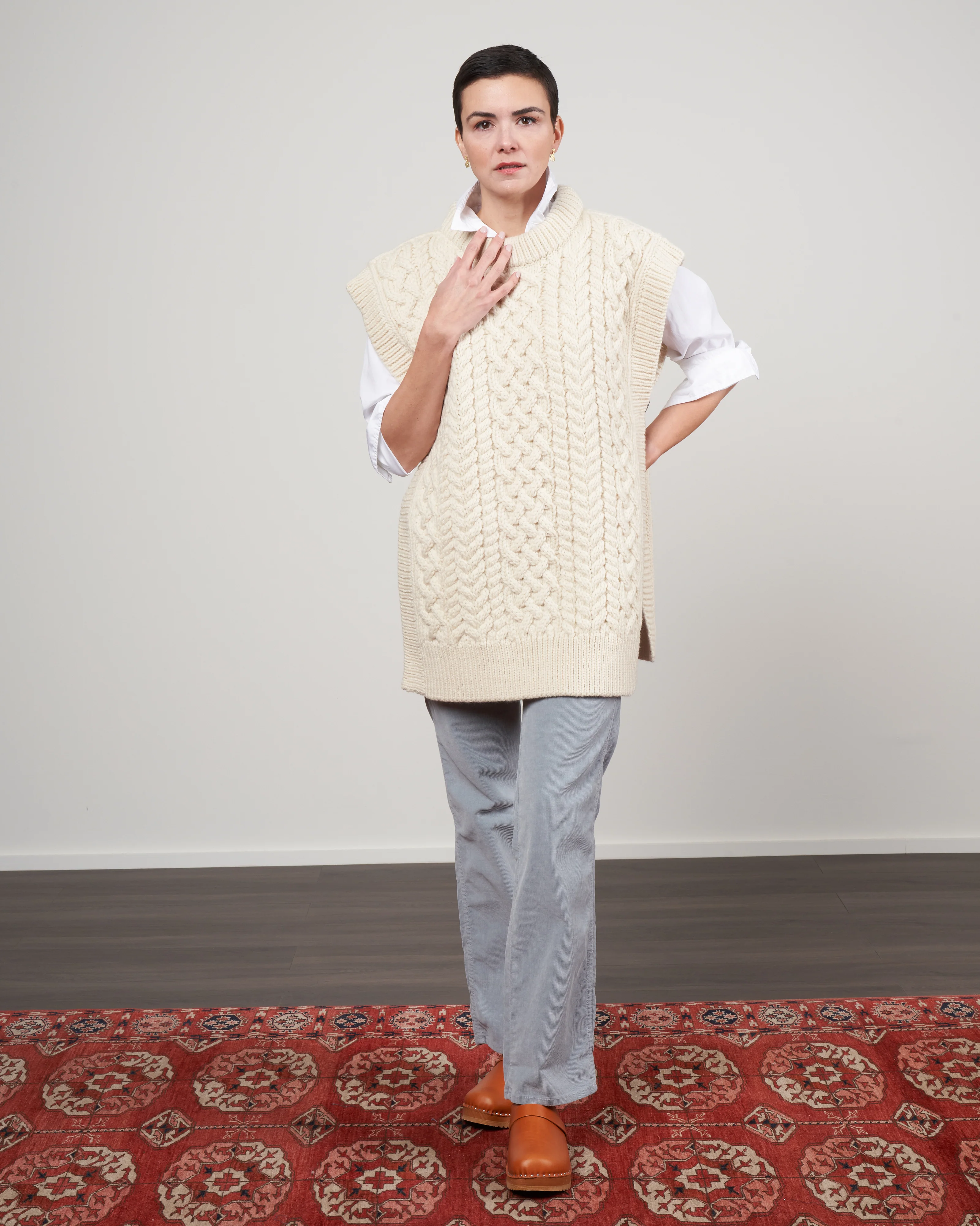 cable sleeveless vest - cream - Image 2
