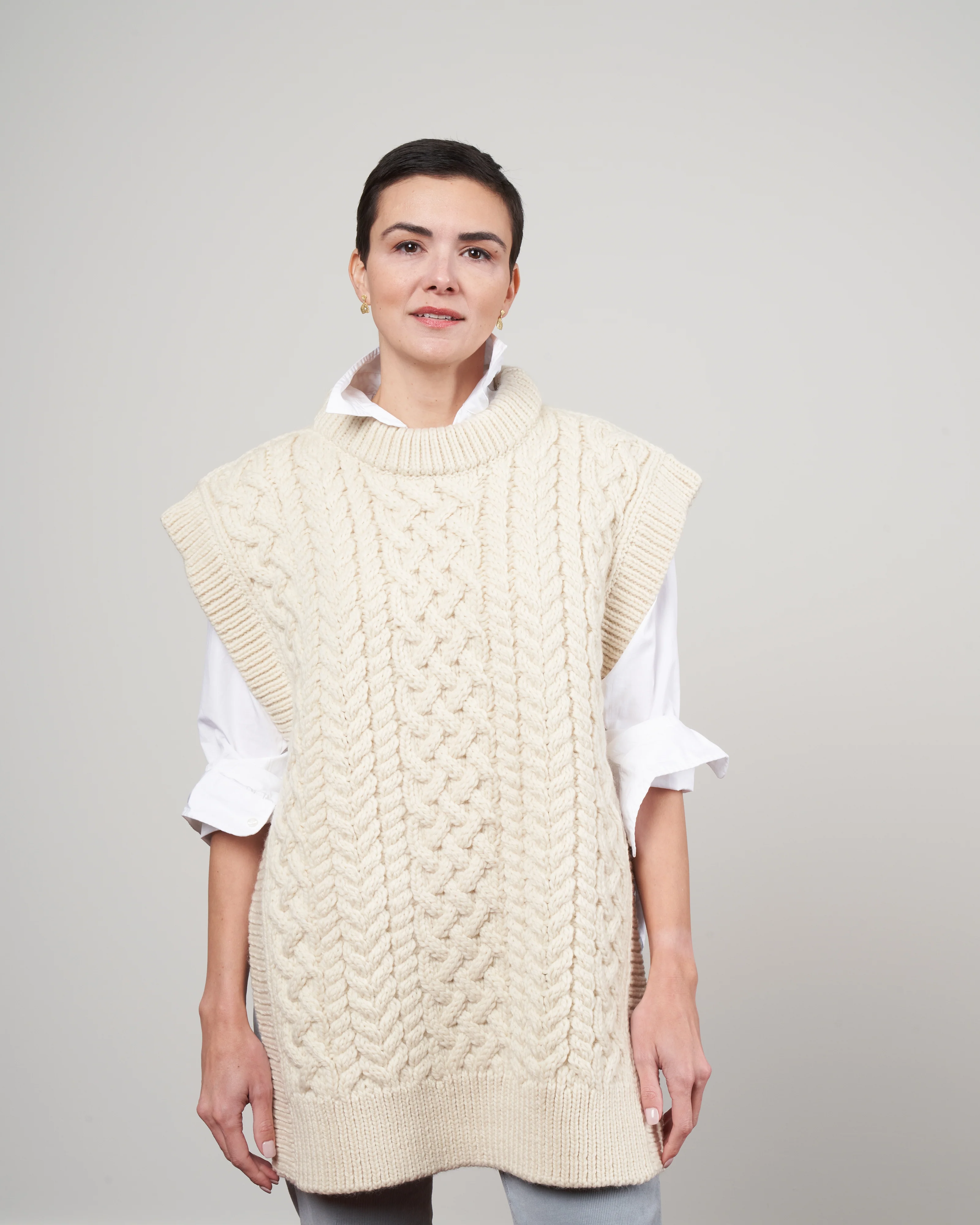 cable sleeveless vest - cream - Image 3