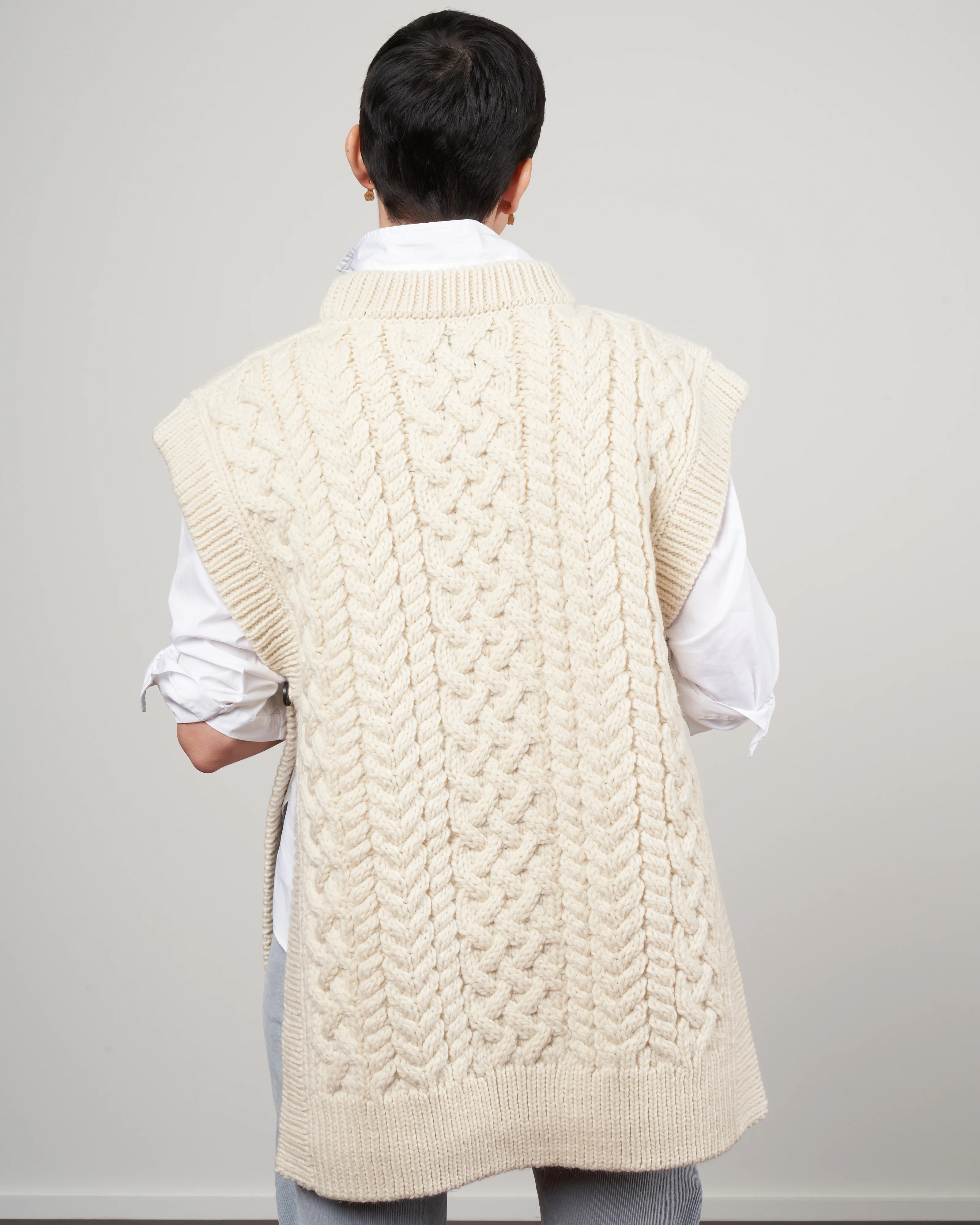 cable sleeveless vest - cream - Image 4
