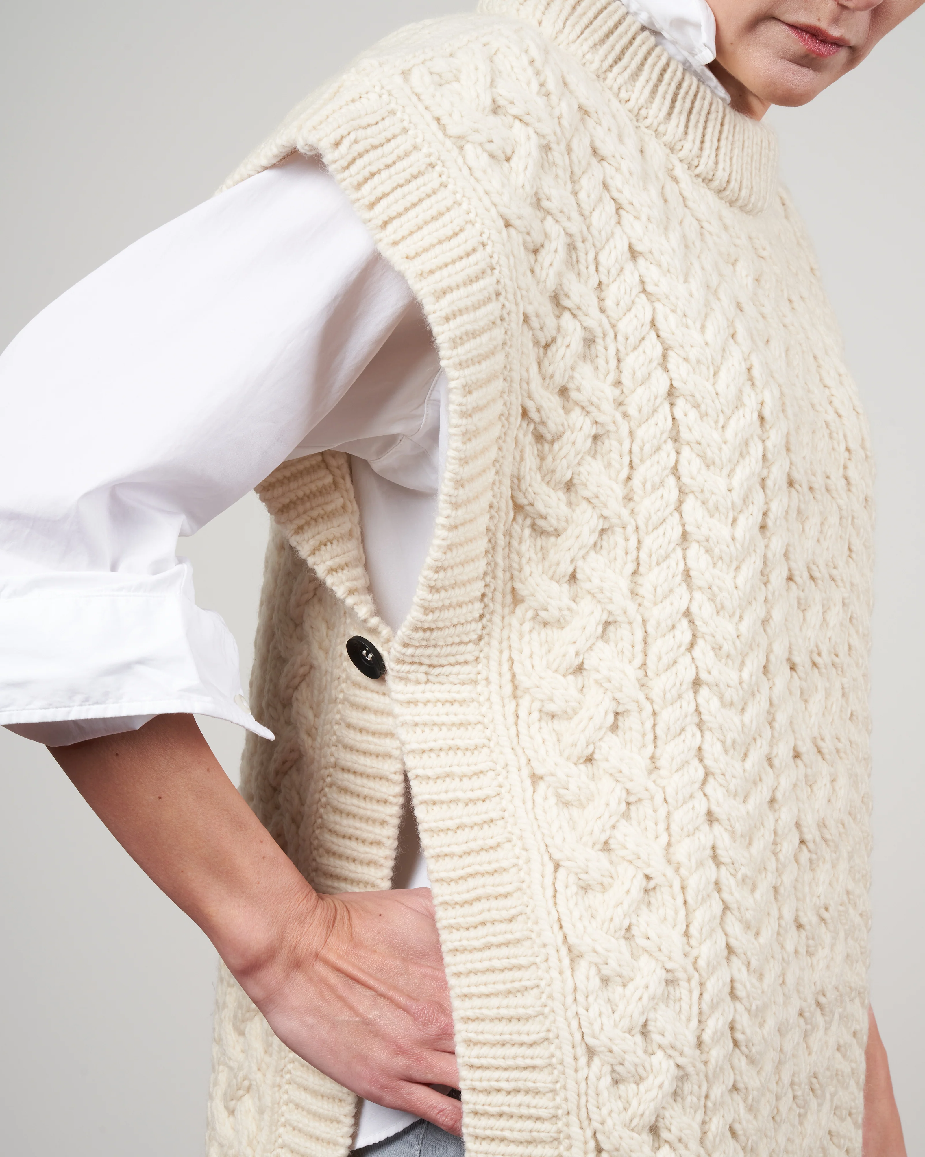 cable sleeveless vest - cream - Image 5