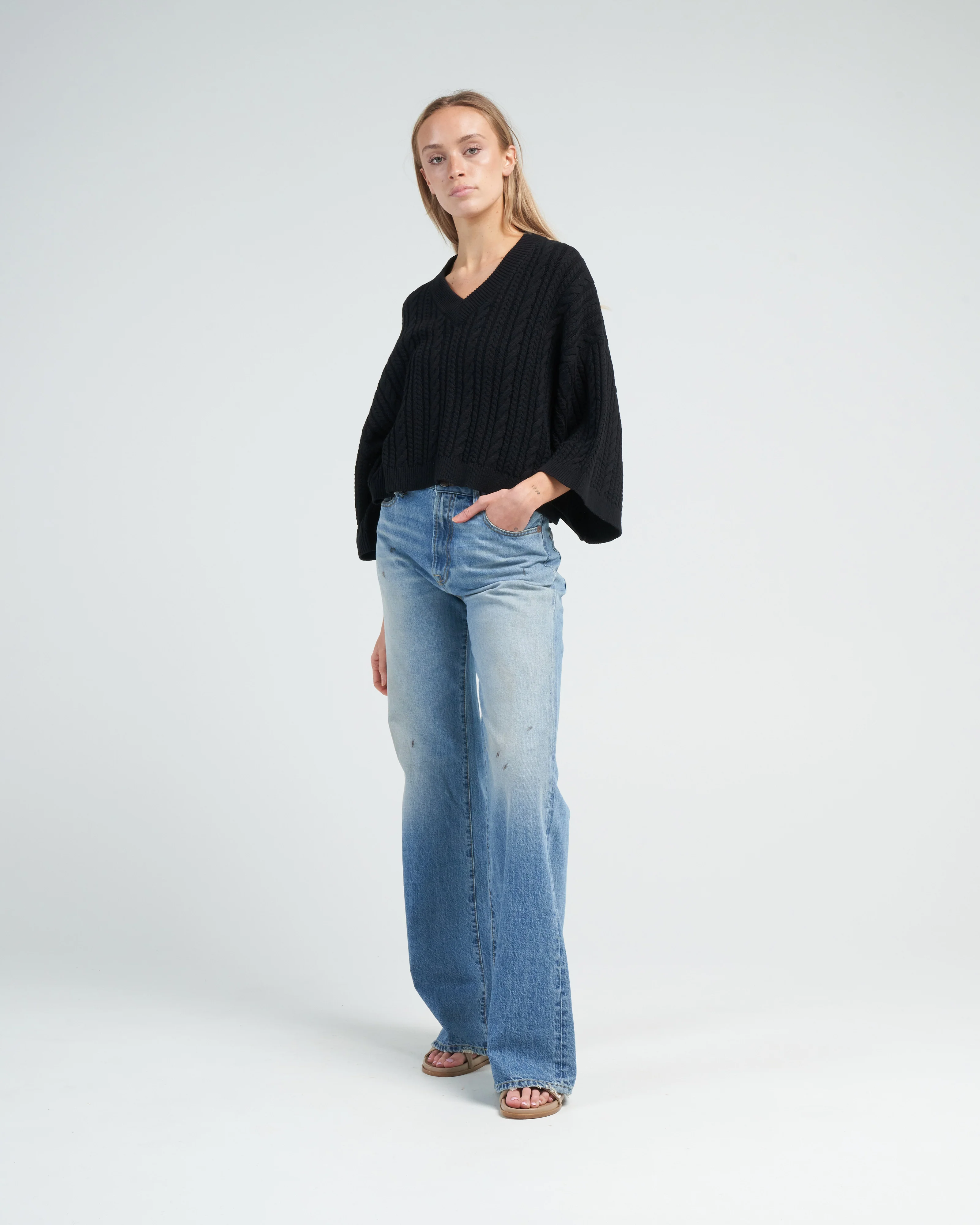 cropped cable v neck - black - Image 2