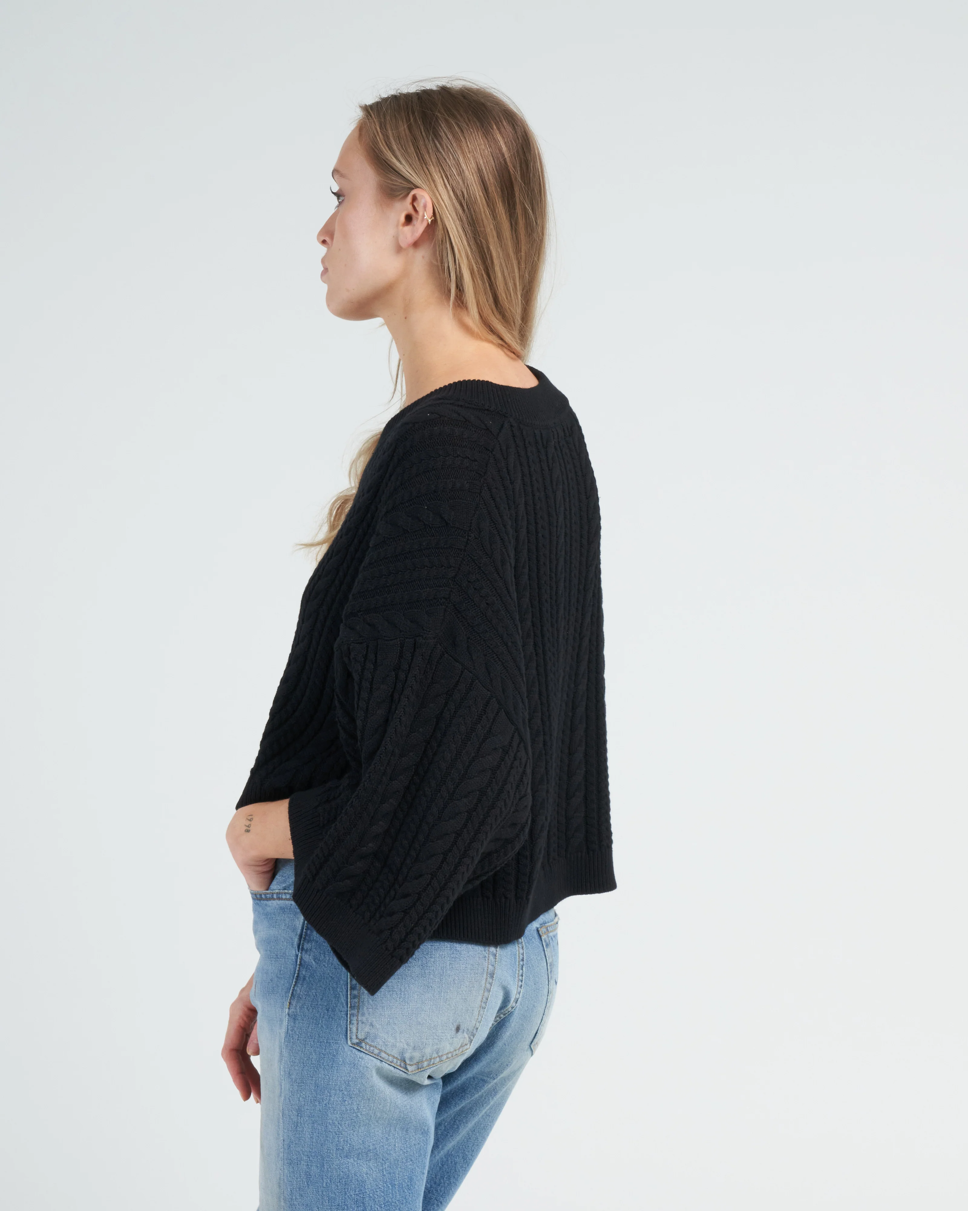 cropped cable v neck - black - Image 4