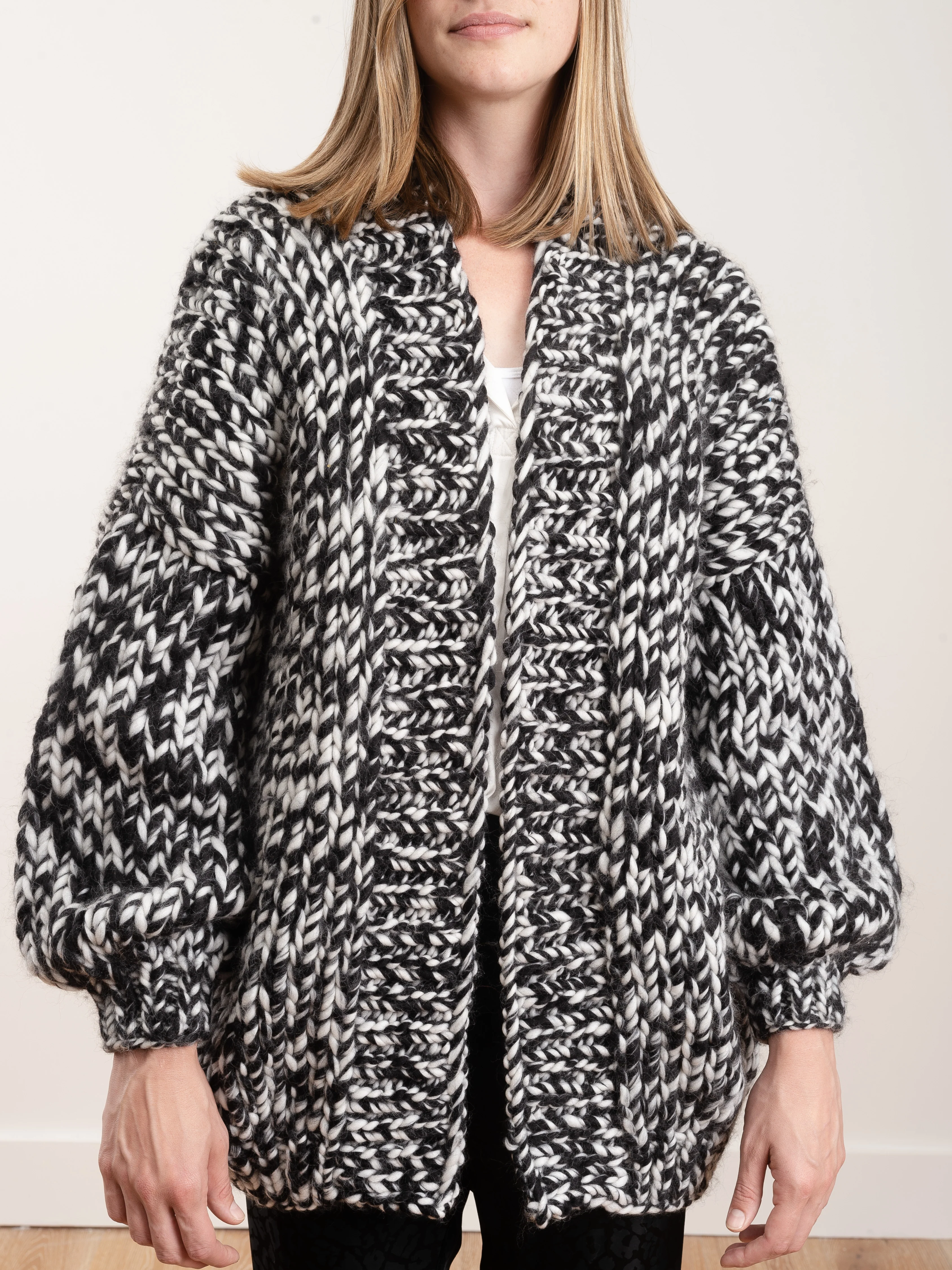 the cardigan - marshmallow/black - Image 3