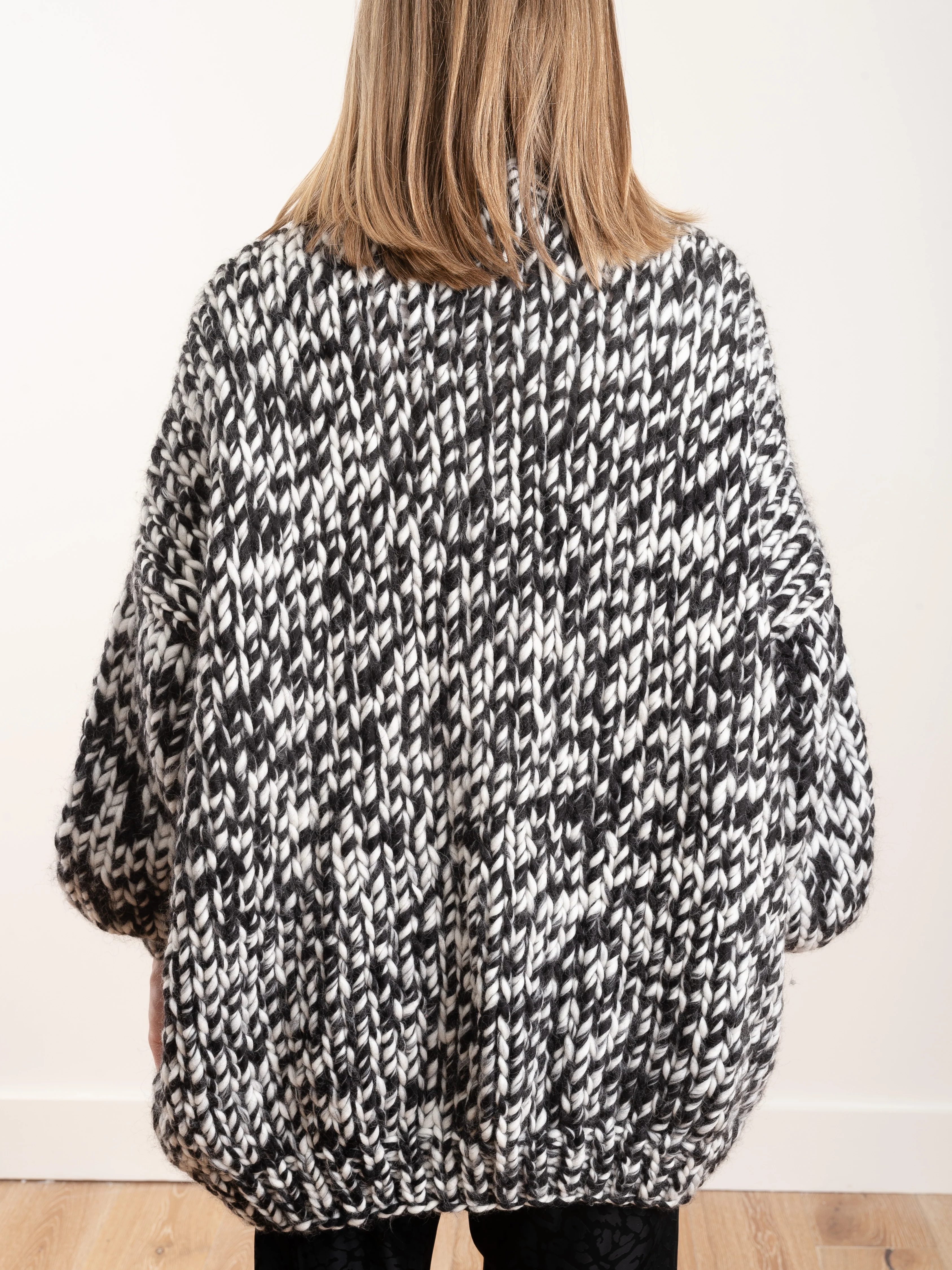 the cardigan - marshmallow/black - Image 5