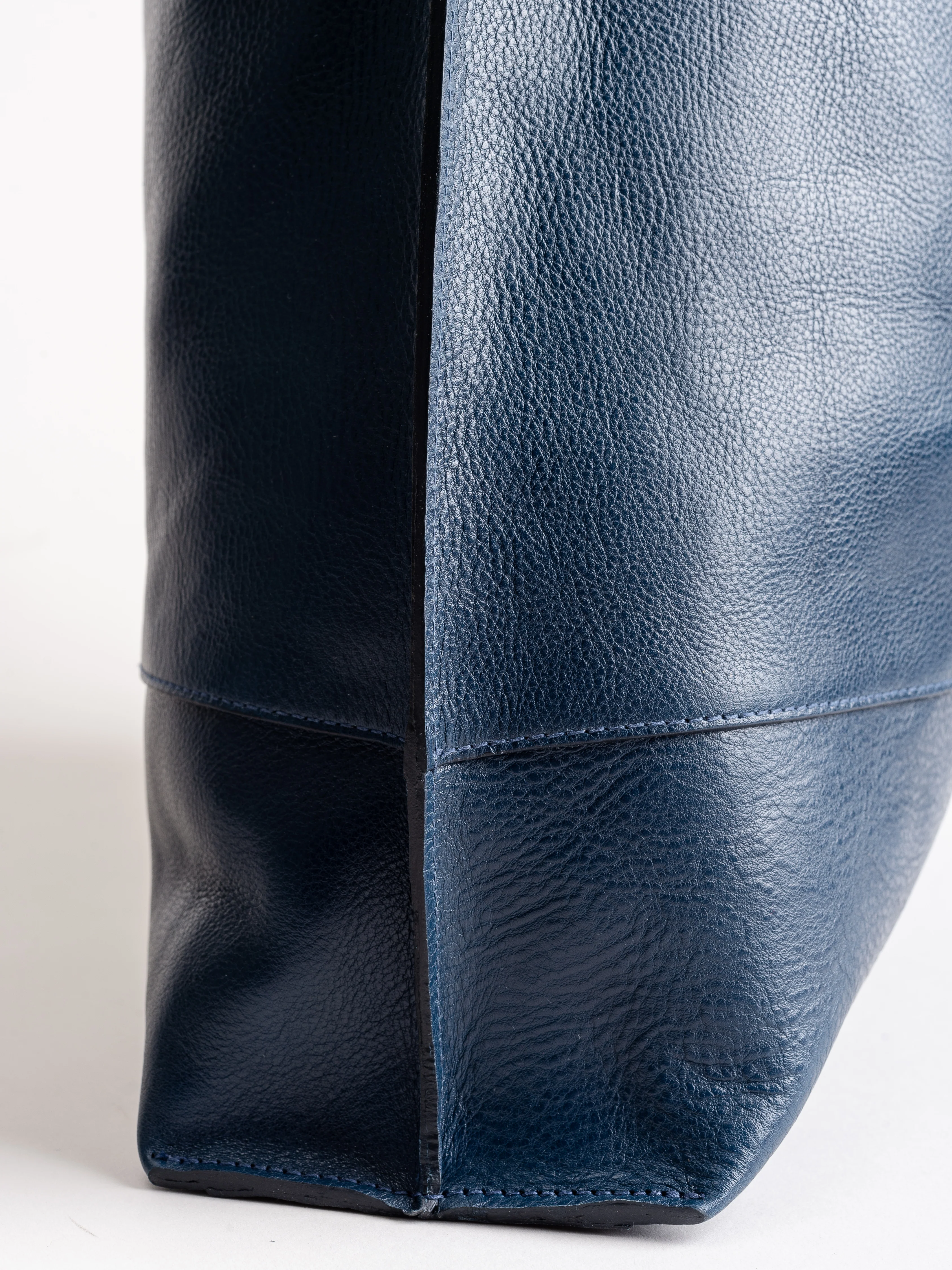 cowhide tote bag - blue - Image 3