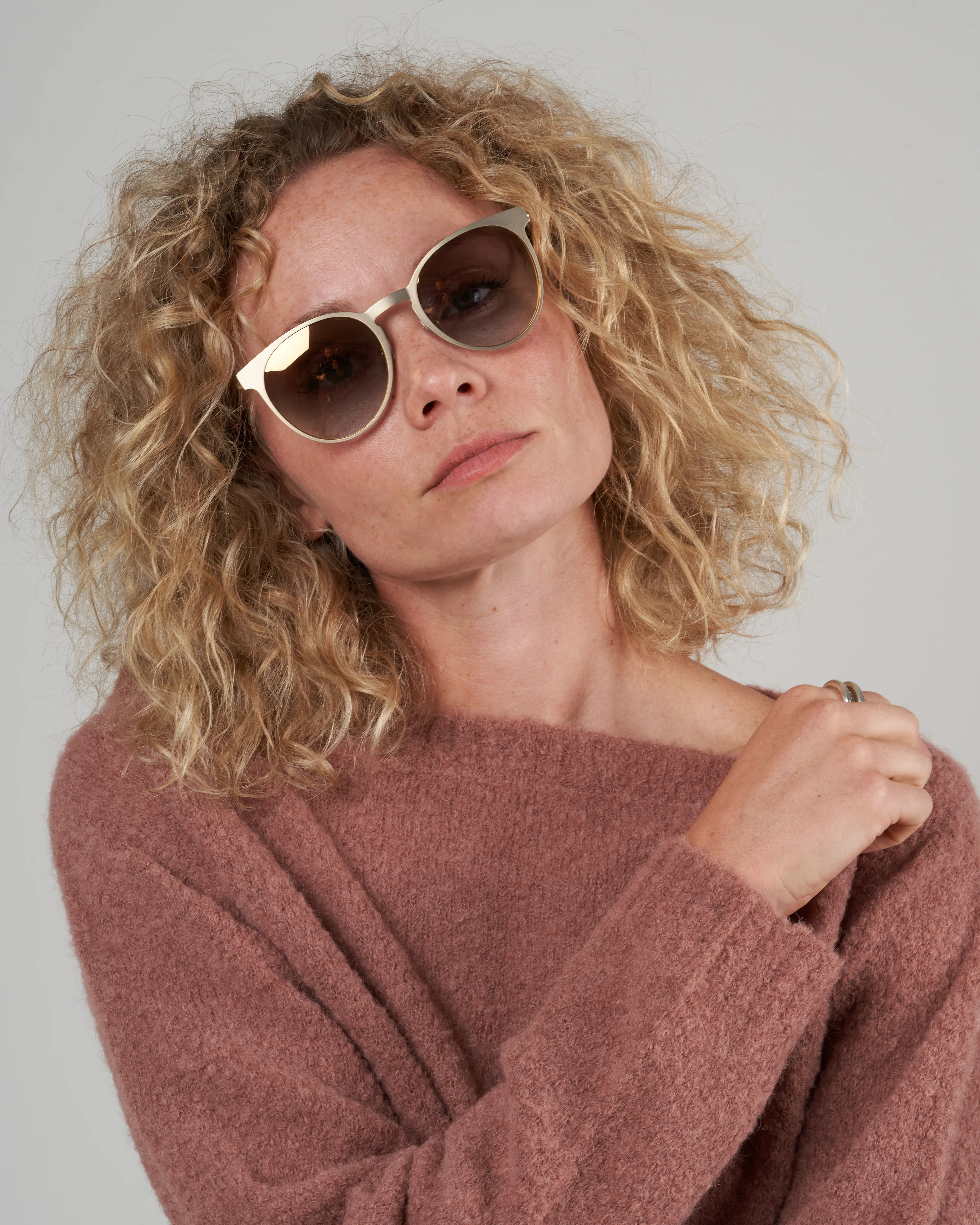 le steel ii sunglasses - gold with gold mirror gradient - Image 4