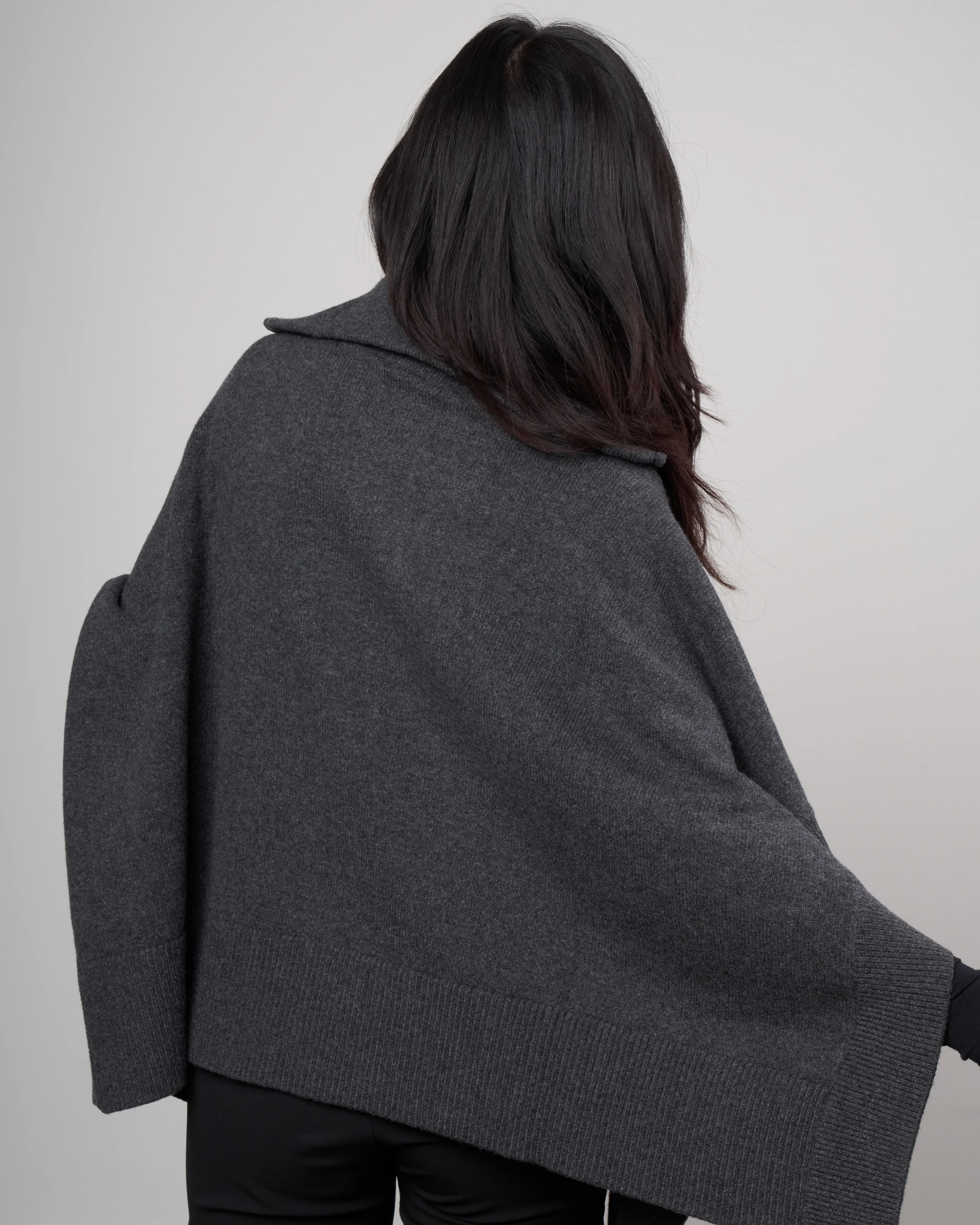 becky poncho - anthracite - Image 4