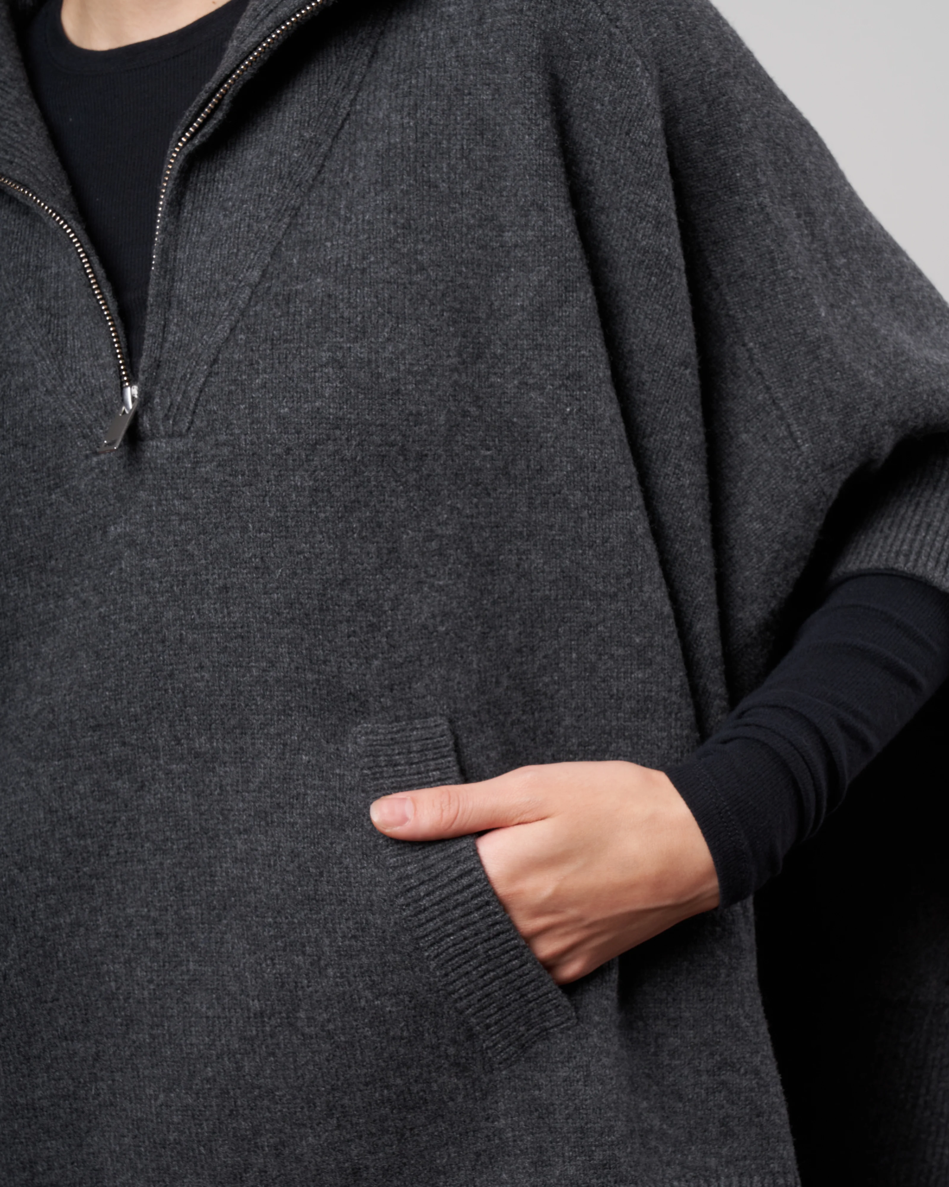 becky poncho - anthracite - Image 5