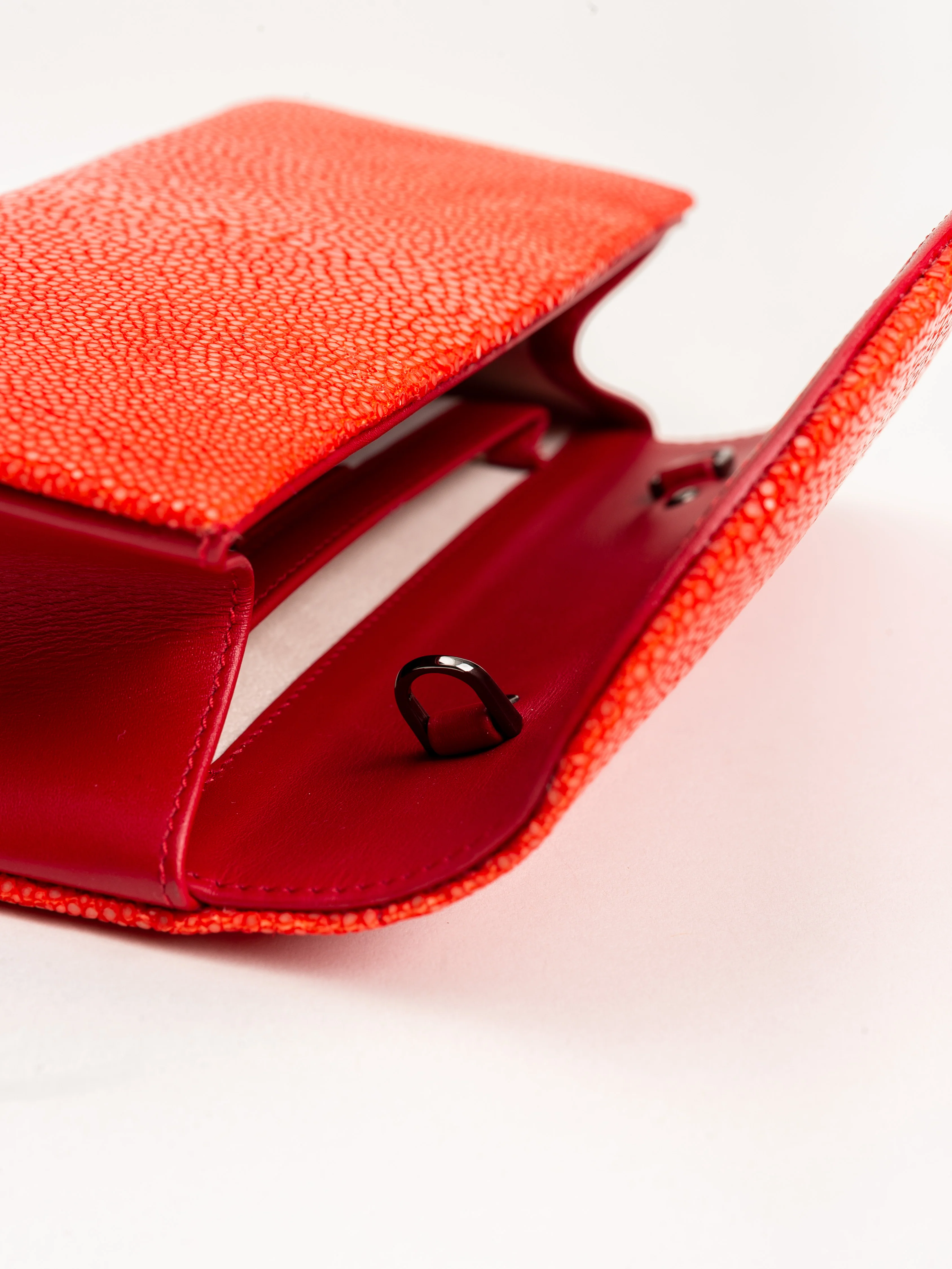 baby grande stingray clutch - chili red - Image 4