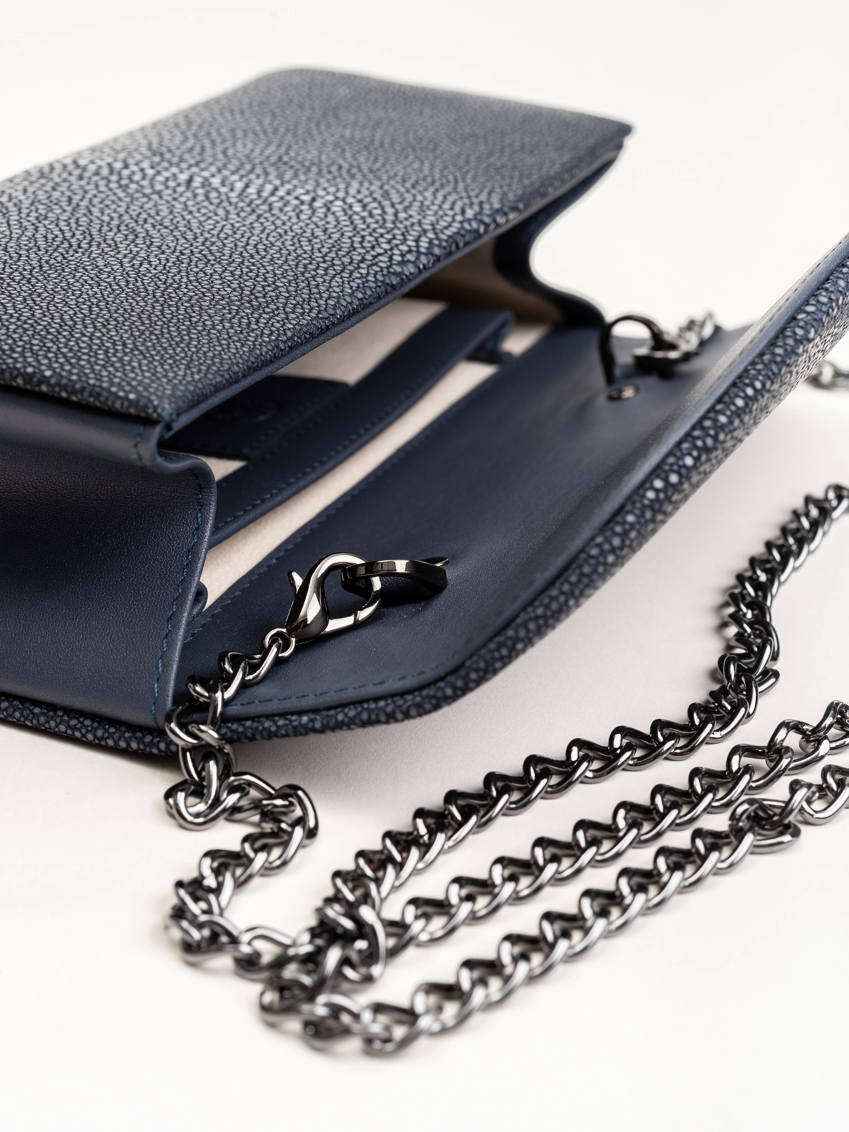 baby grande stingray clutch - navy - Image 4