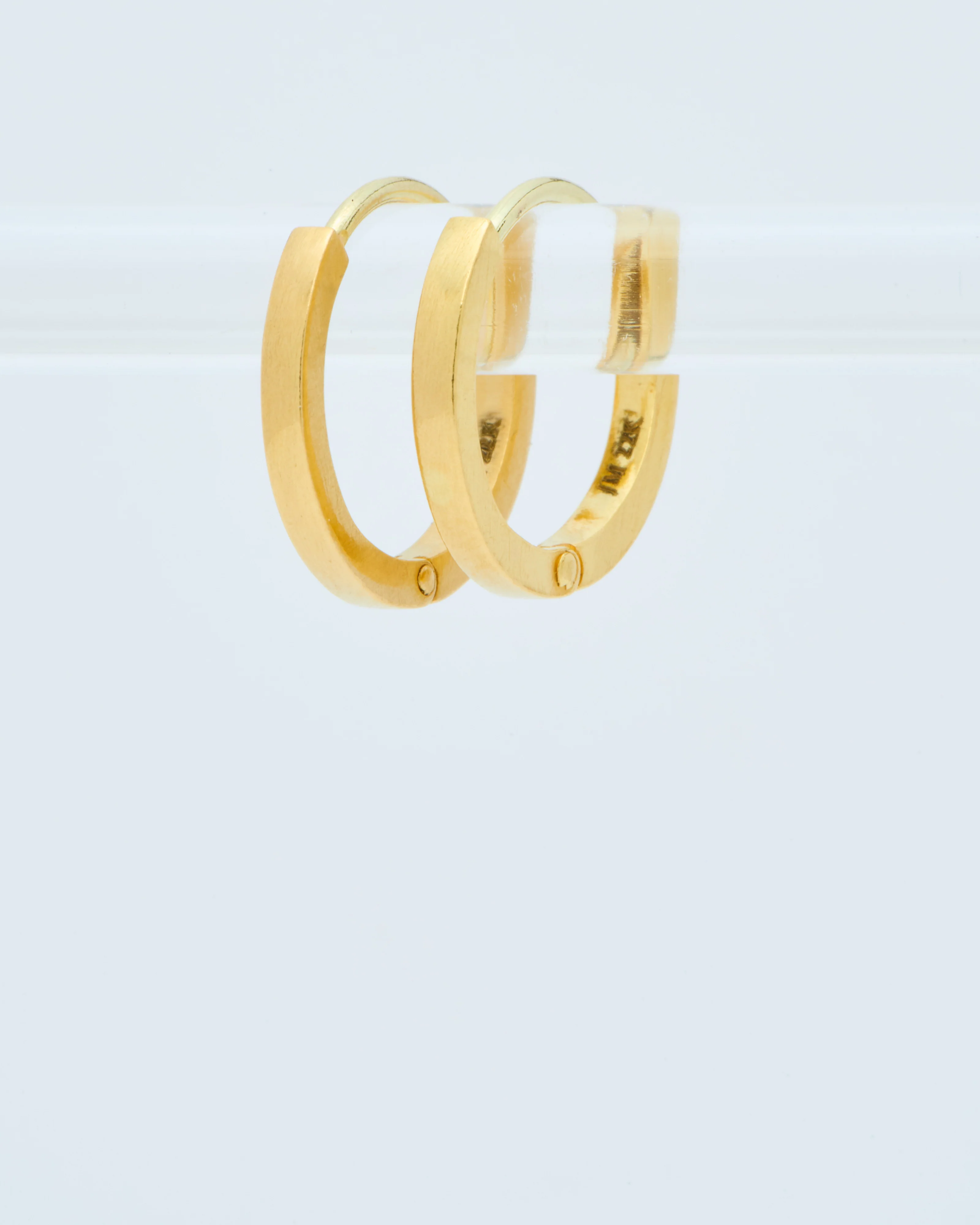 22k plain huggie hoops - Image 4