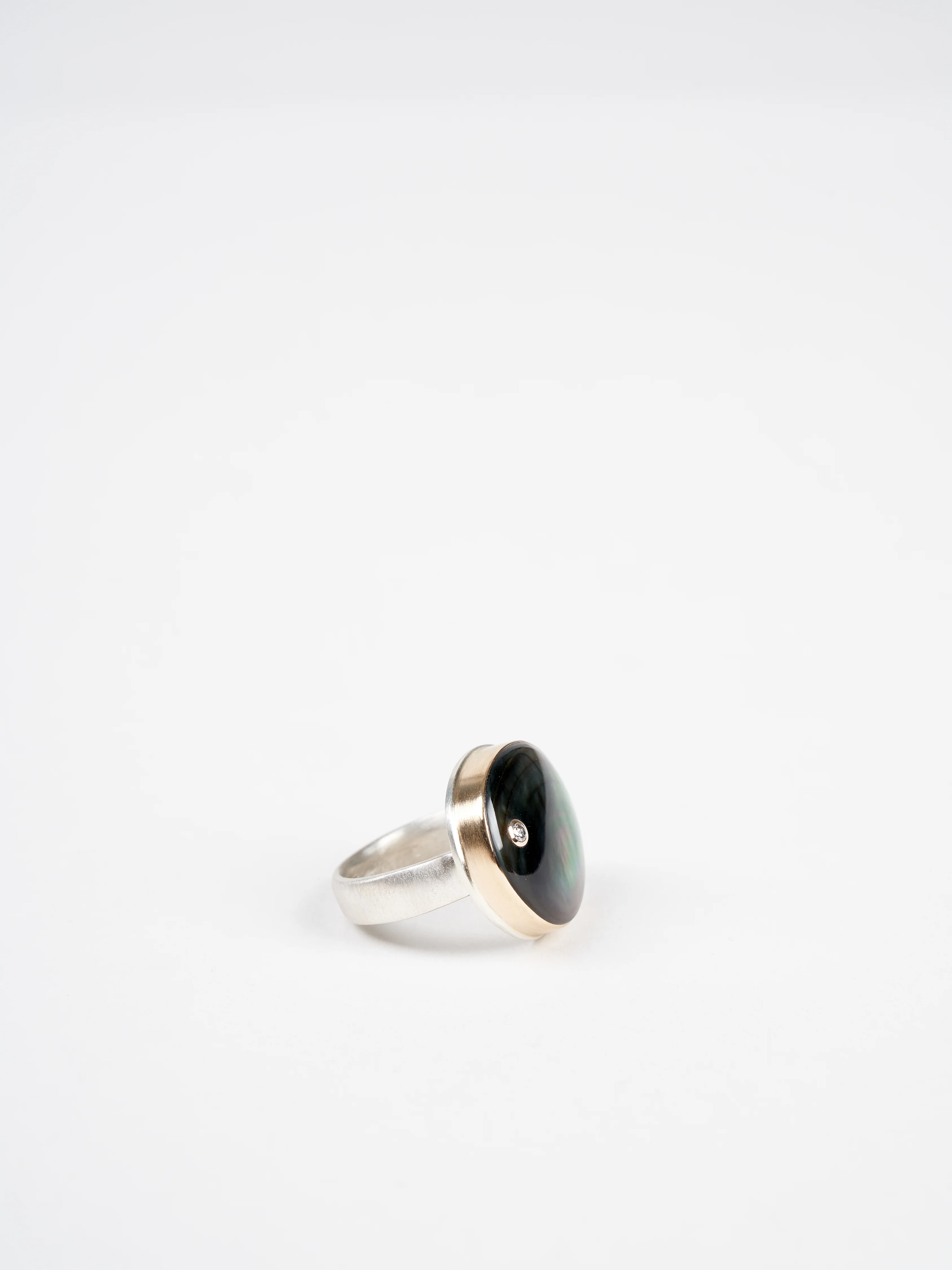 black mother of pearl & diamond ring - Image 2