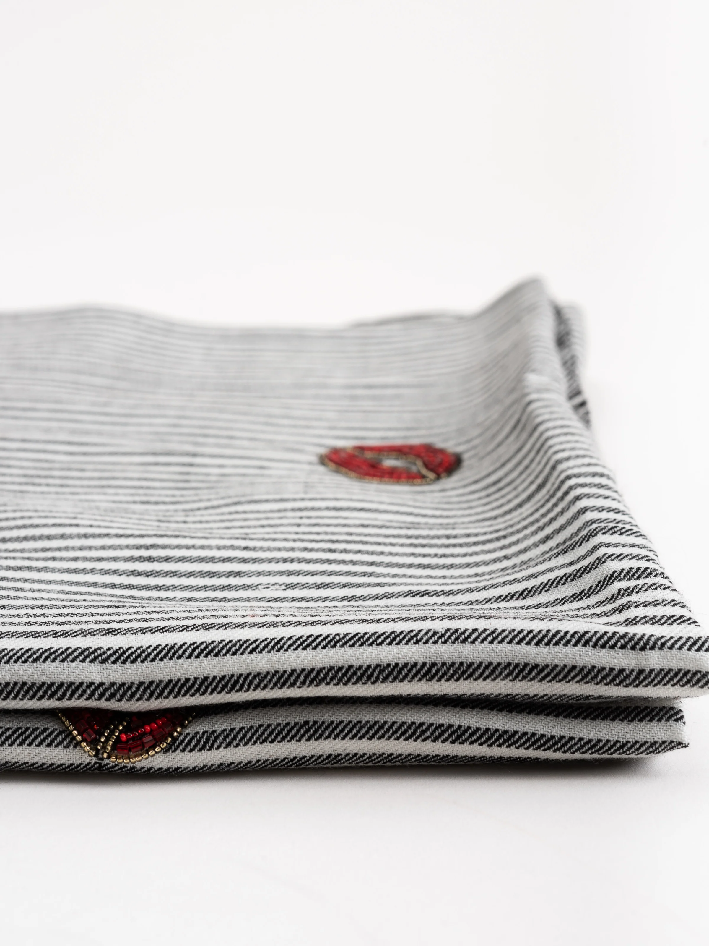 pout party scarf - Image 3