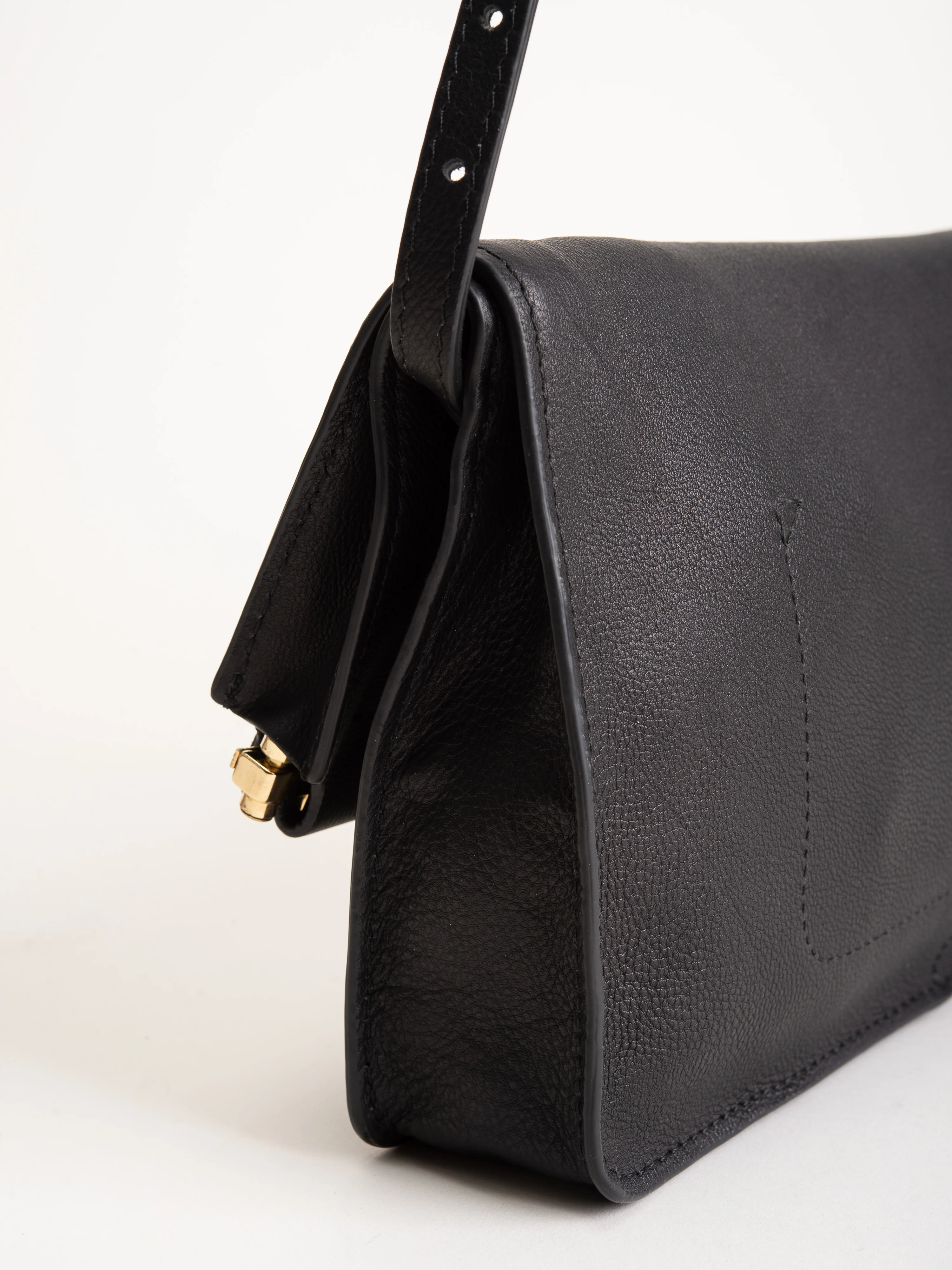 yves shoulder bag - noir brass - Image 3