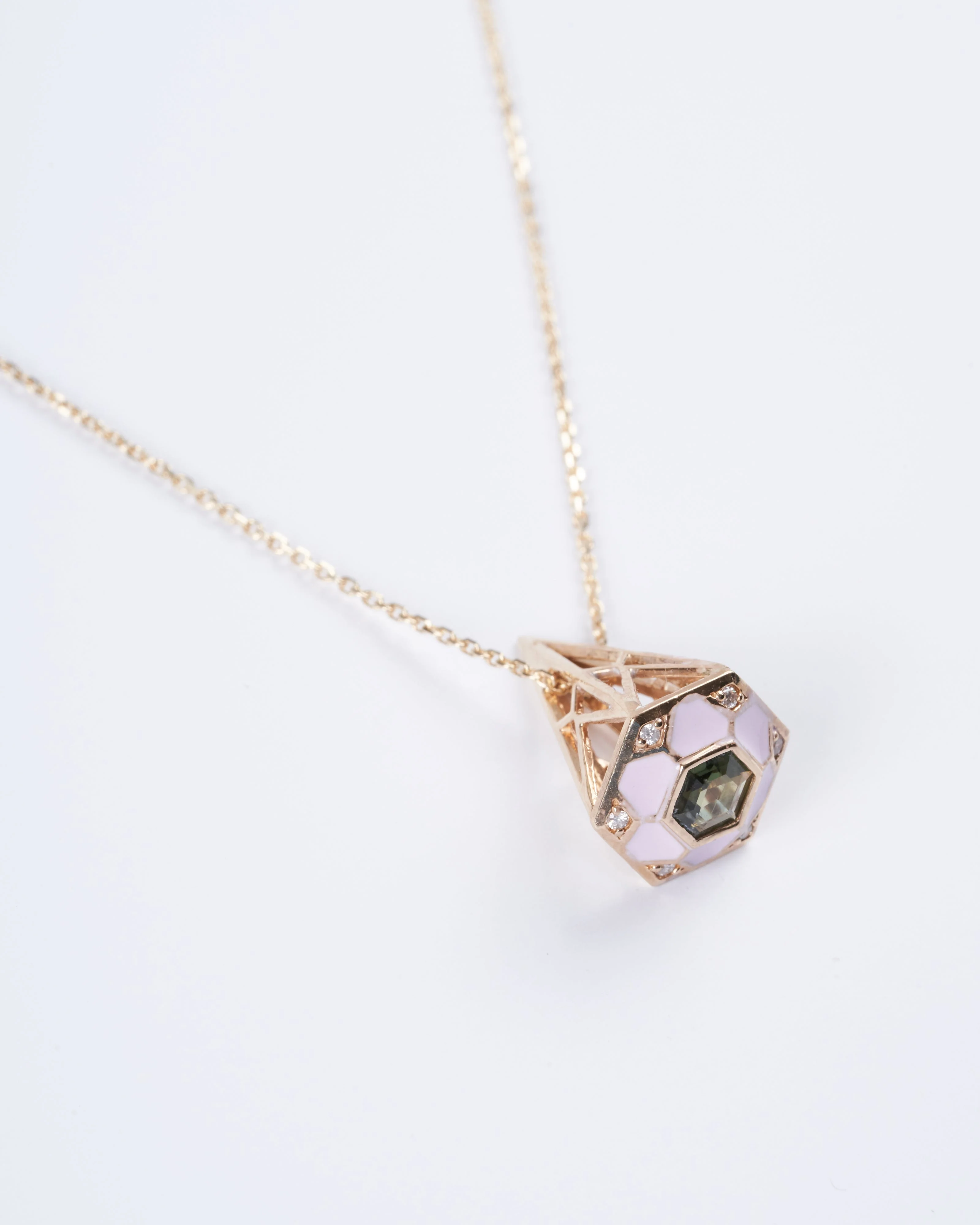 pod pendant with green sapphire in yellow gold - green - Image 2