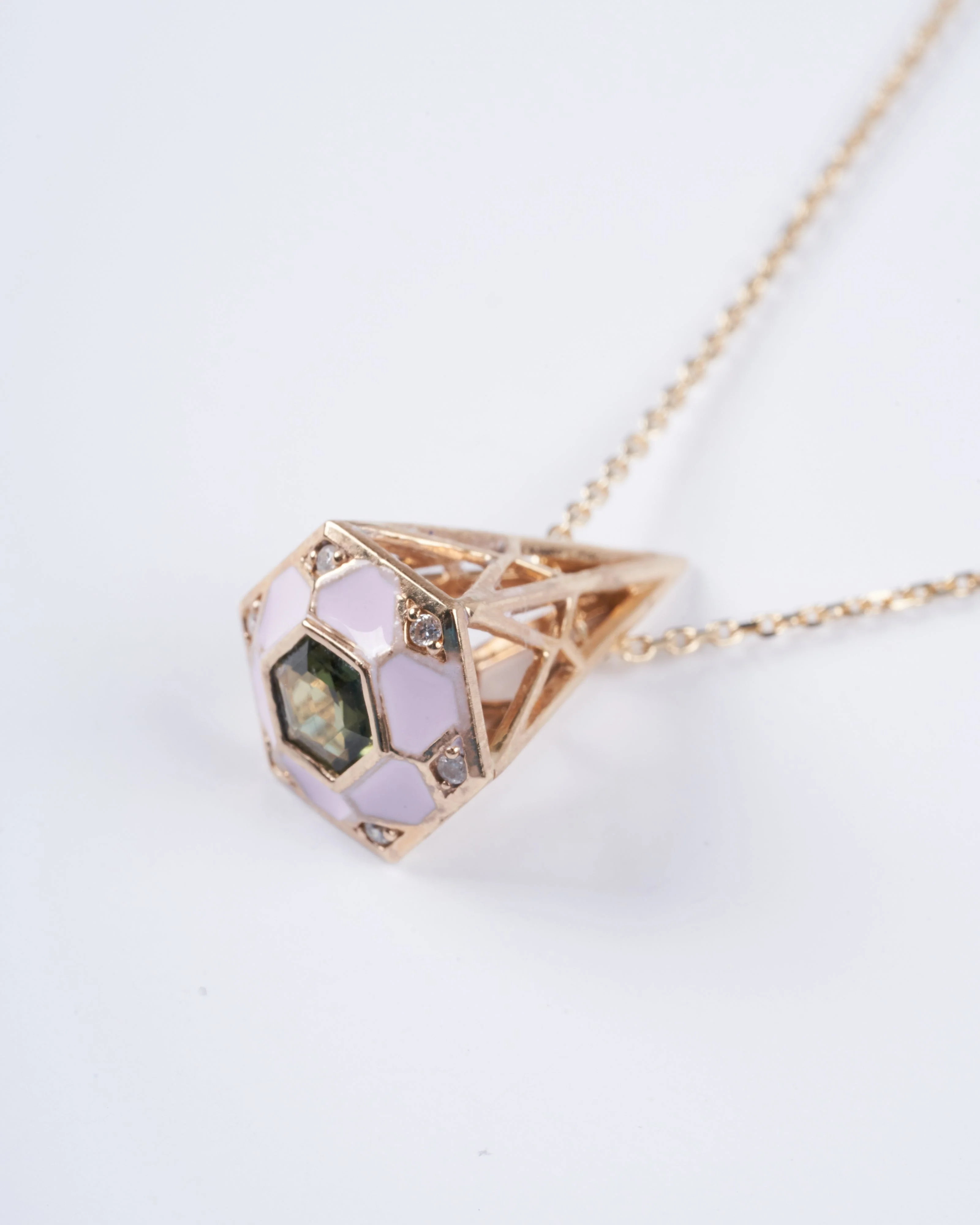 pod pendant with green sapphire in yellow gold - green - Image 3