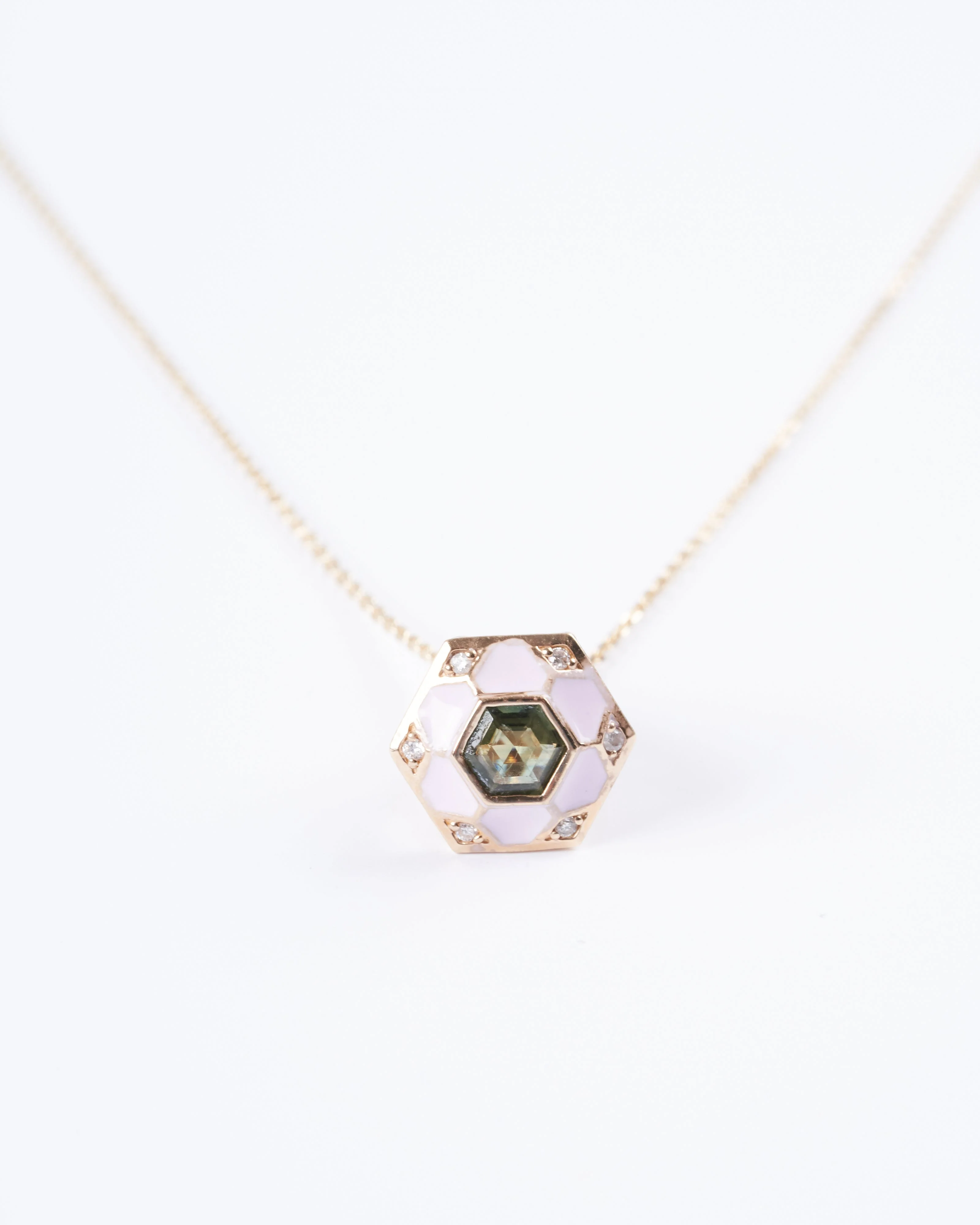 pod pendant with green sapphire in yellow gold - green - Image 5