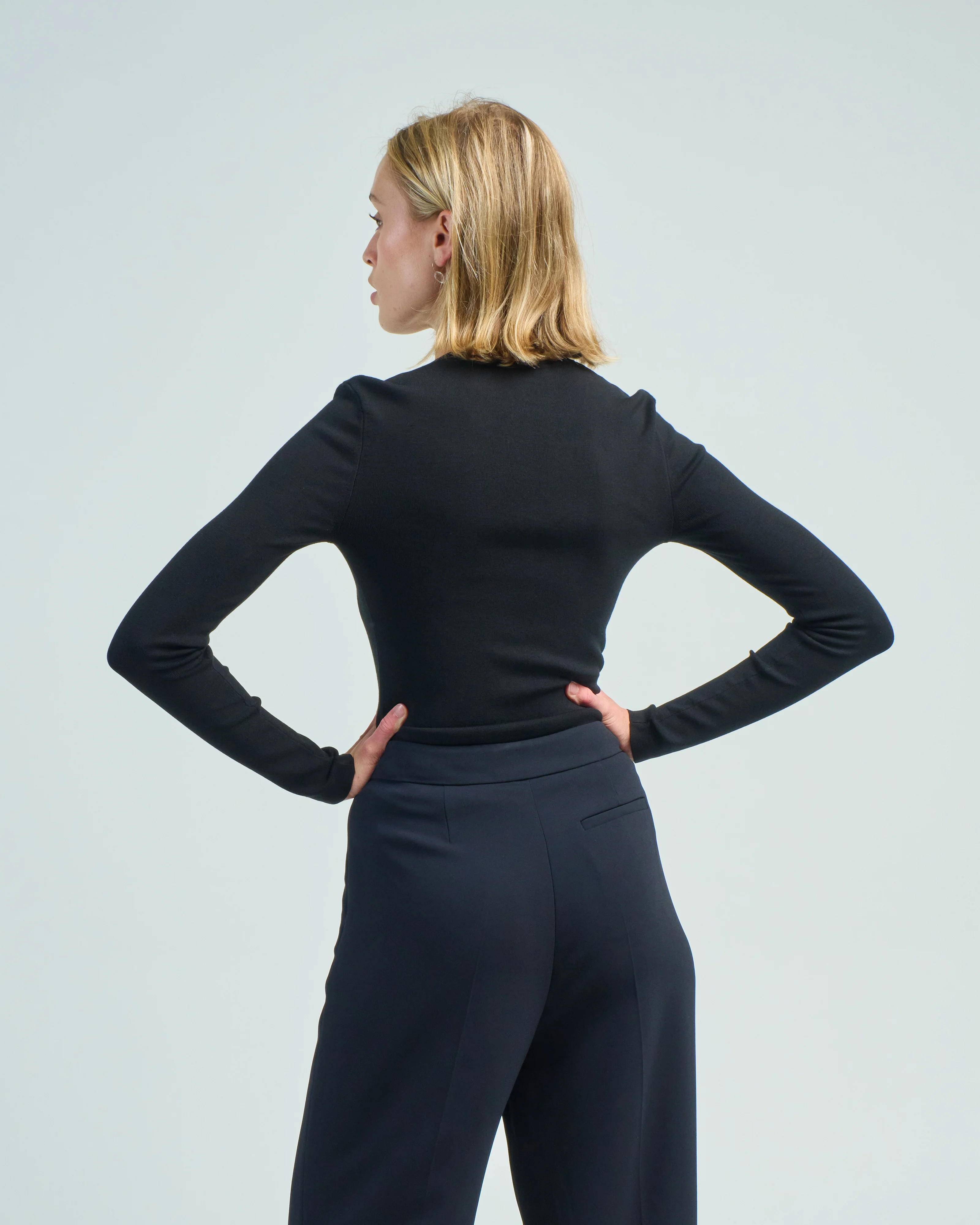 round neck long sleeve - Image 4