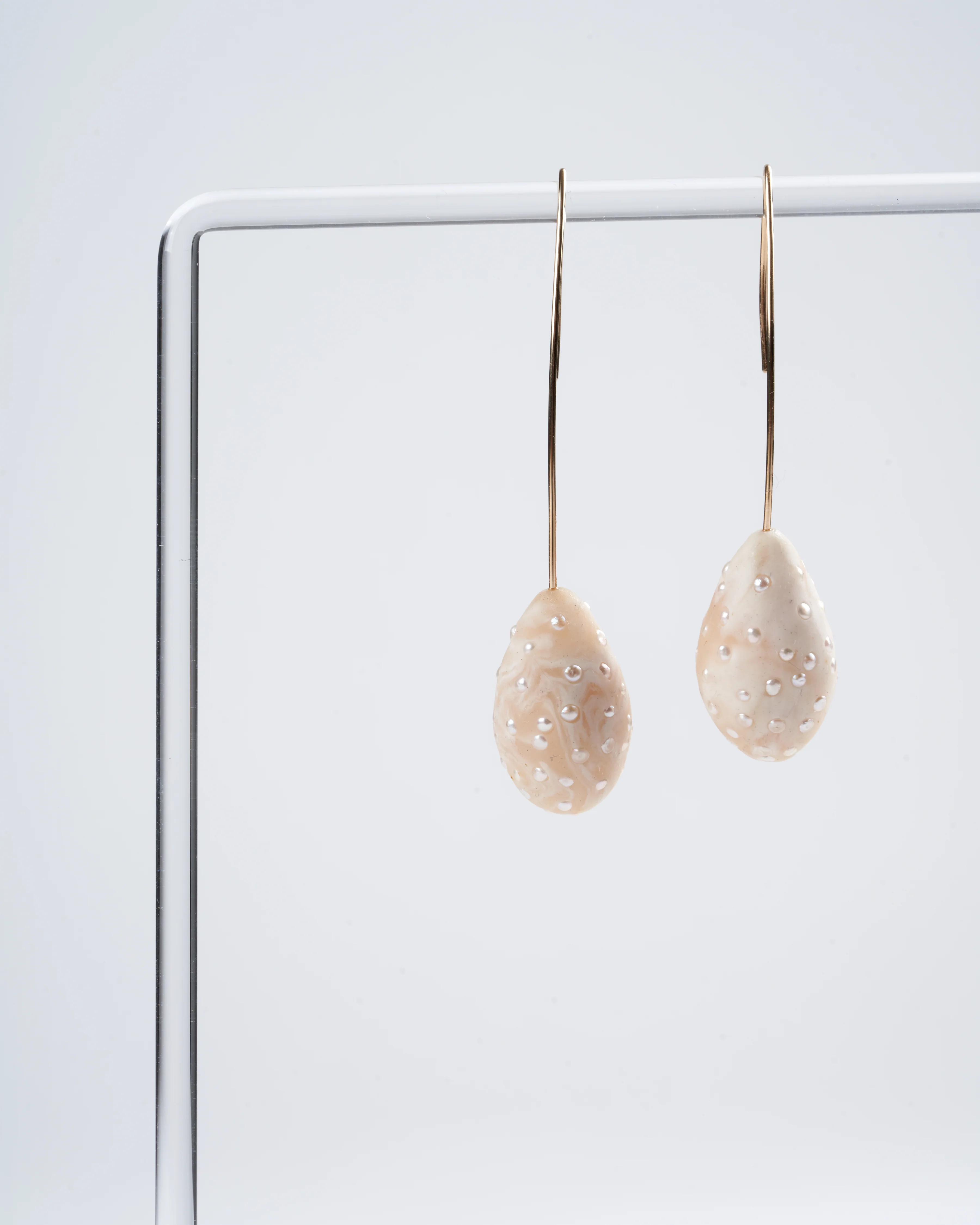 droplet cream clay earring - gold/cream - Image 3