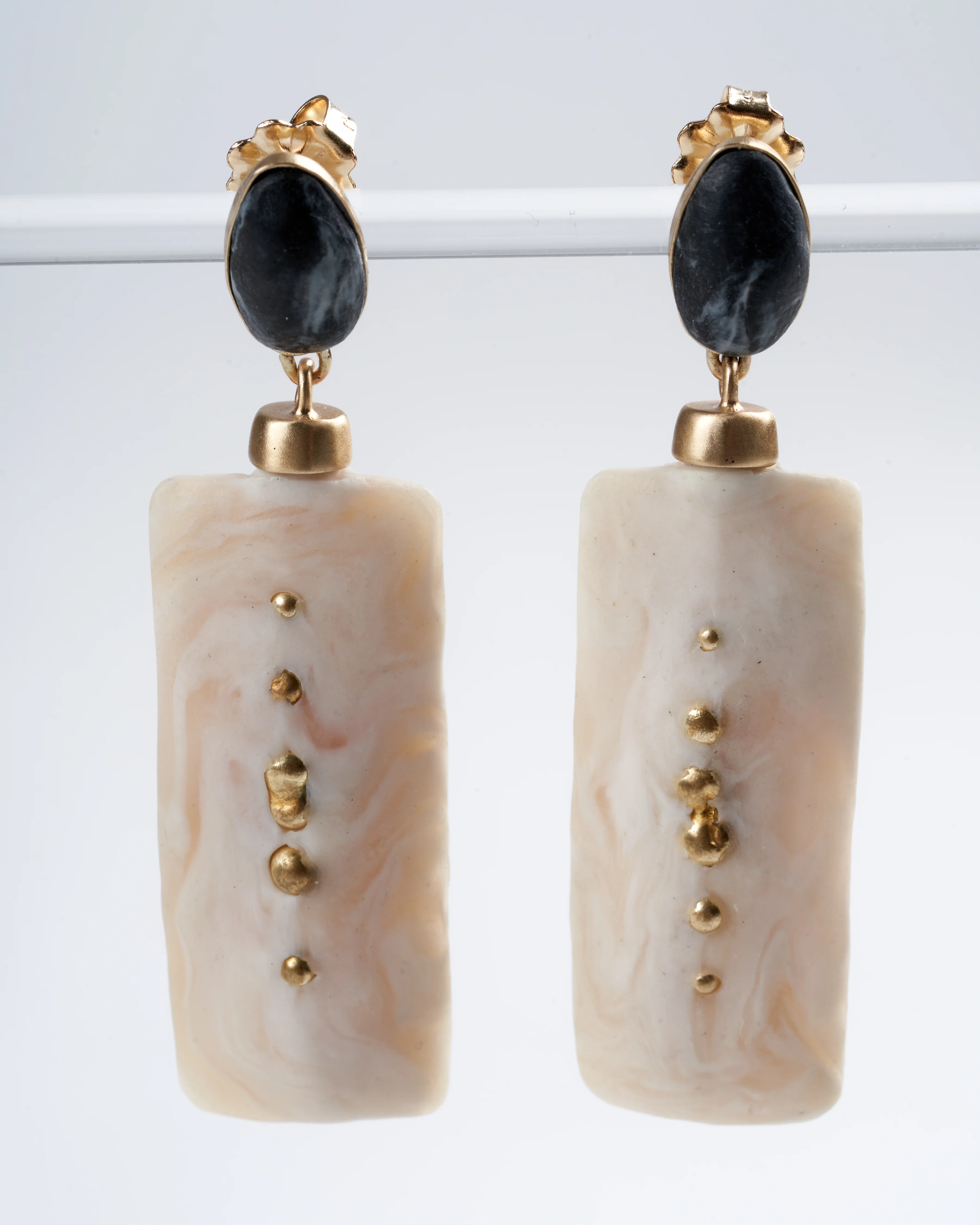 monolith cream clay earring - clay - Image 3