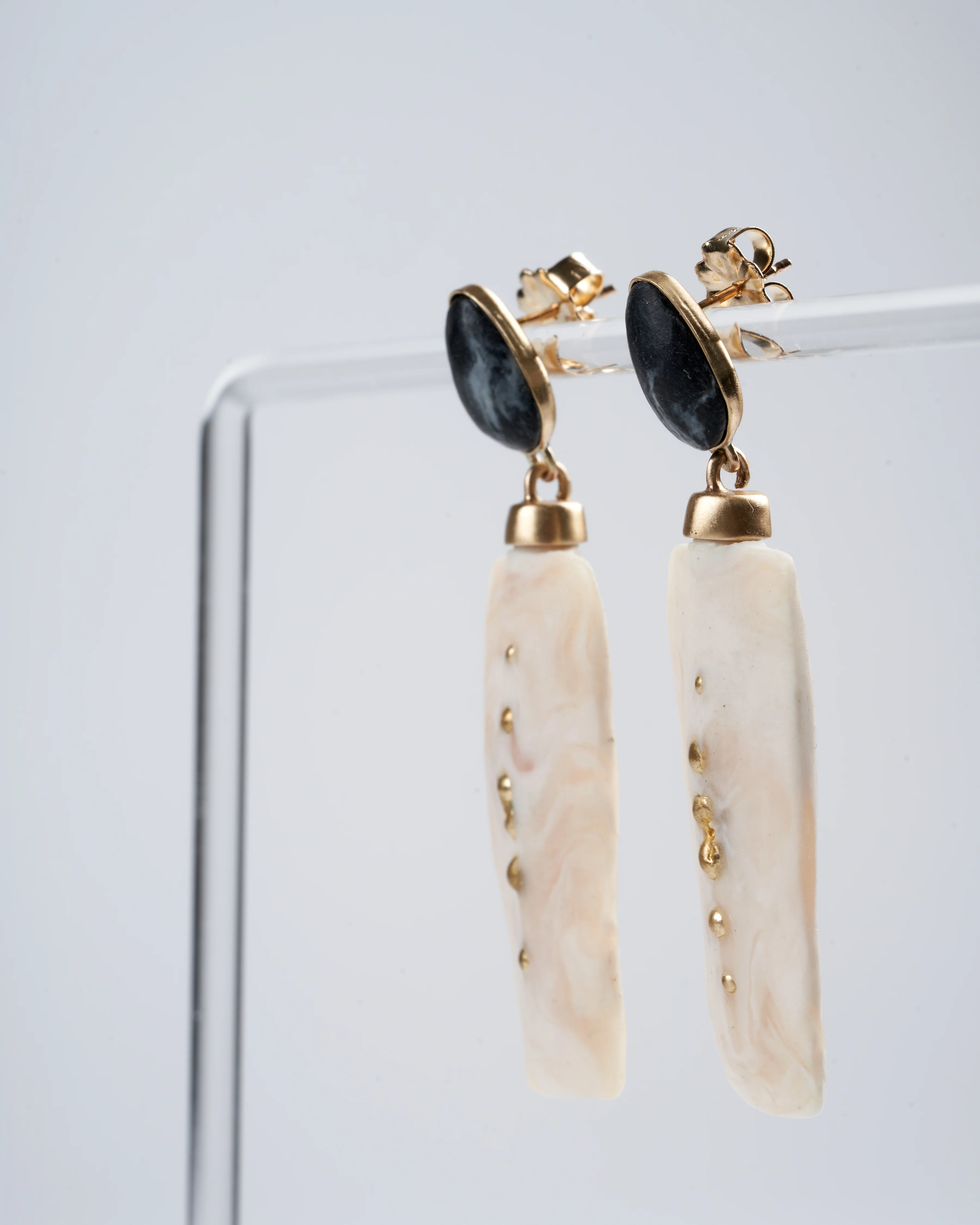 monolith cream clay earring - clay - Image 4