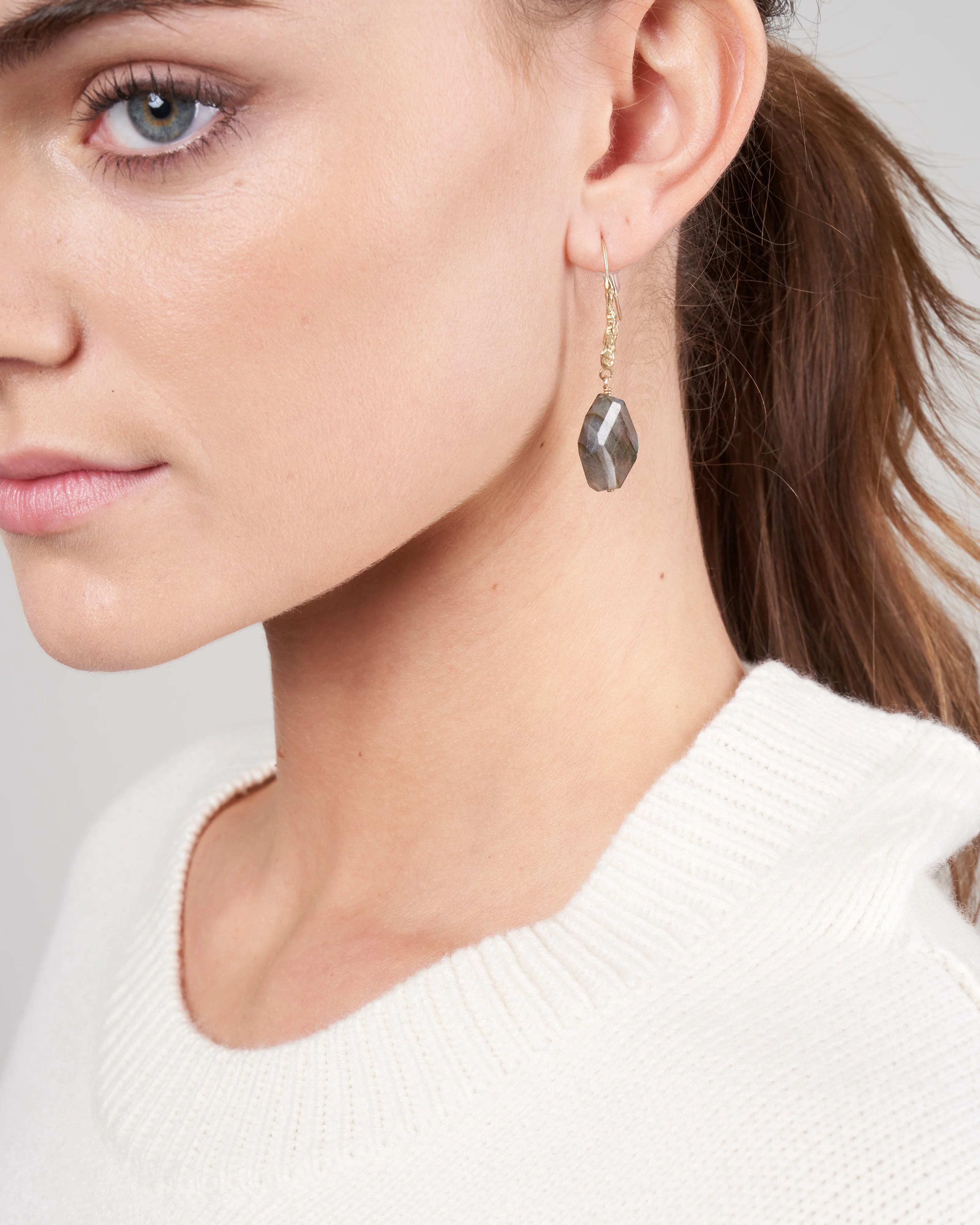 twig labradorite earring - green/blue