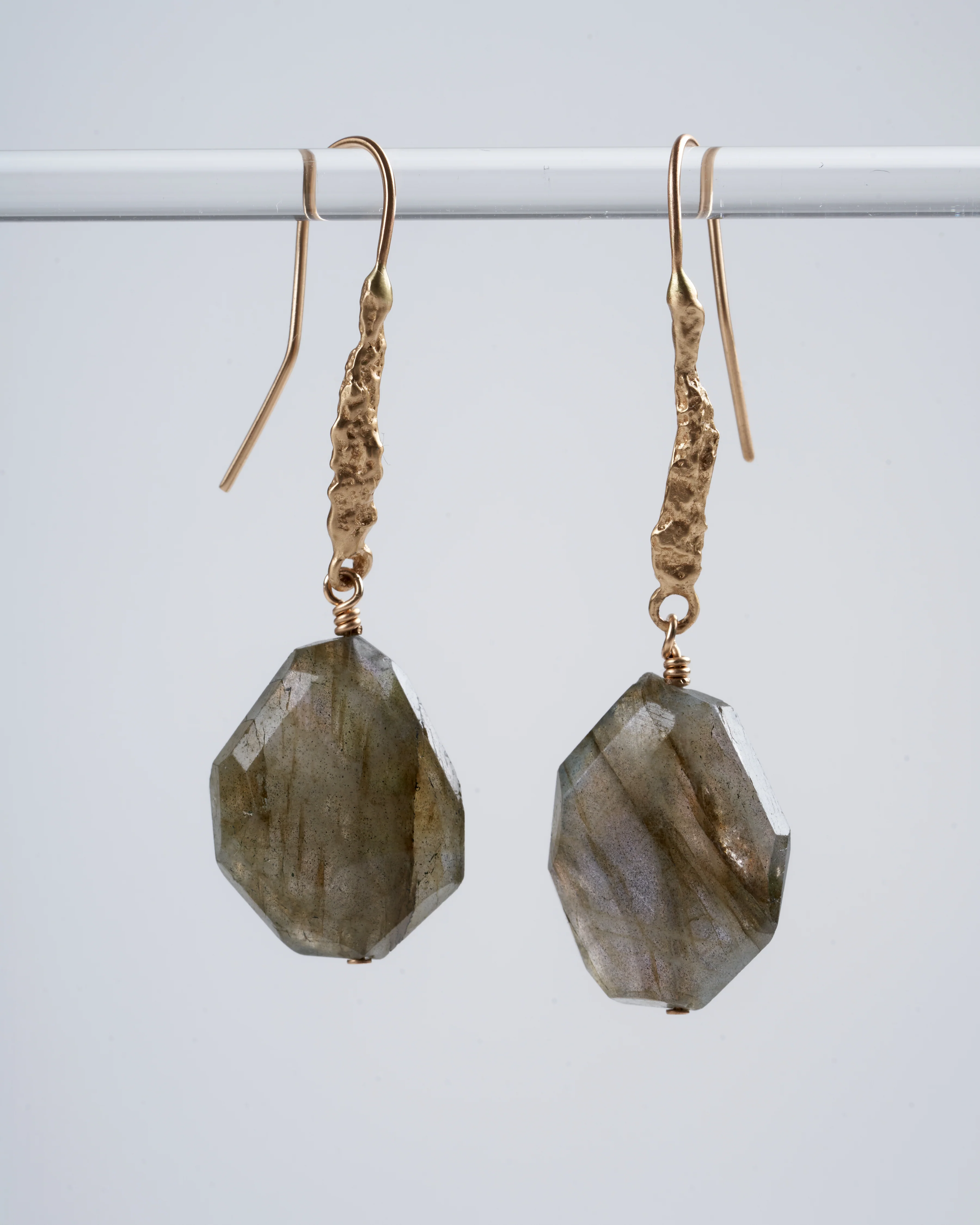 twig labradorite earring - green/blue - Image 3