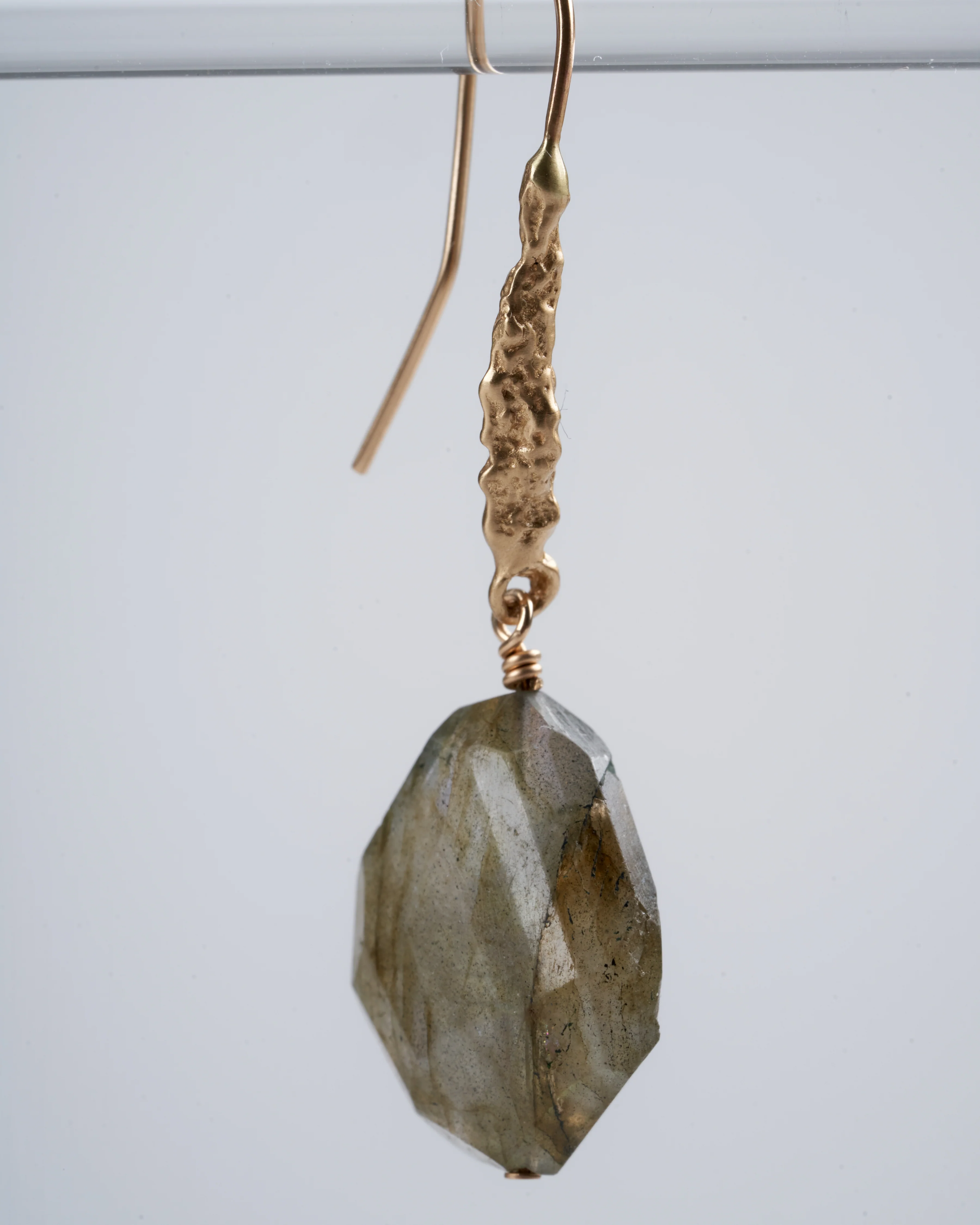 twig labradorite earring - green/blue - Image 4