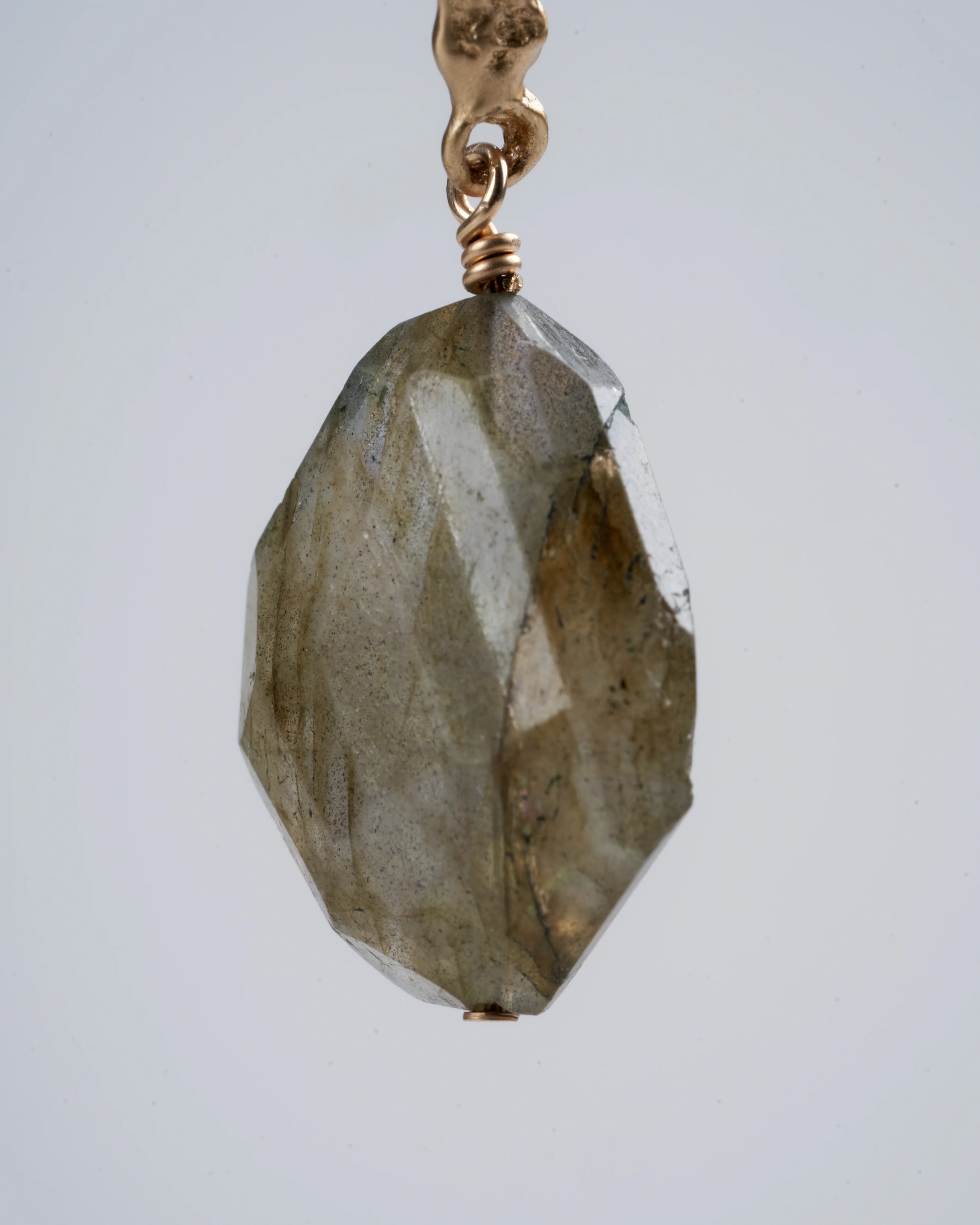 twig labradorite earring - green/blue - Image 5
