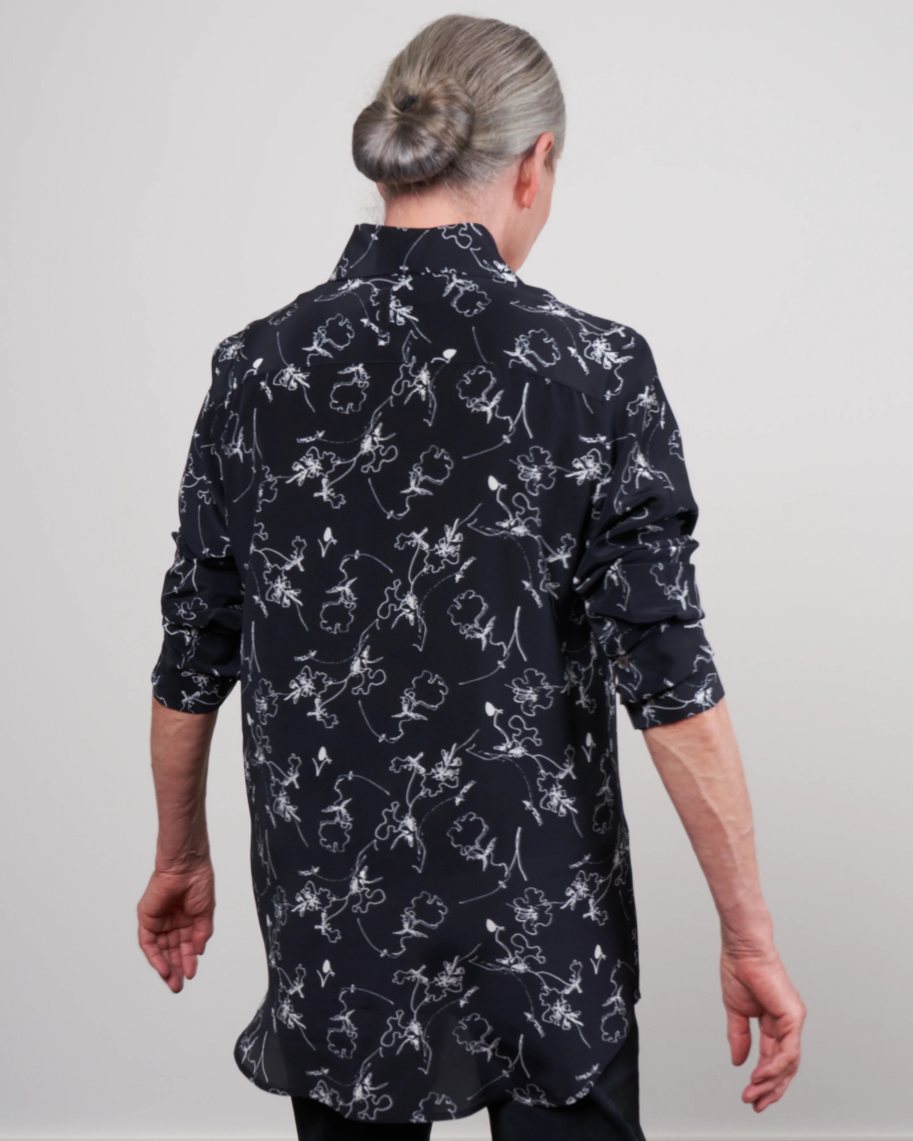 tailored blouse - navy floral - Image 4