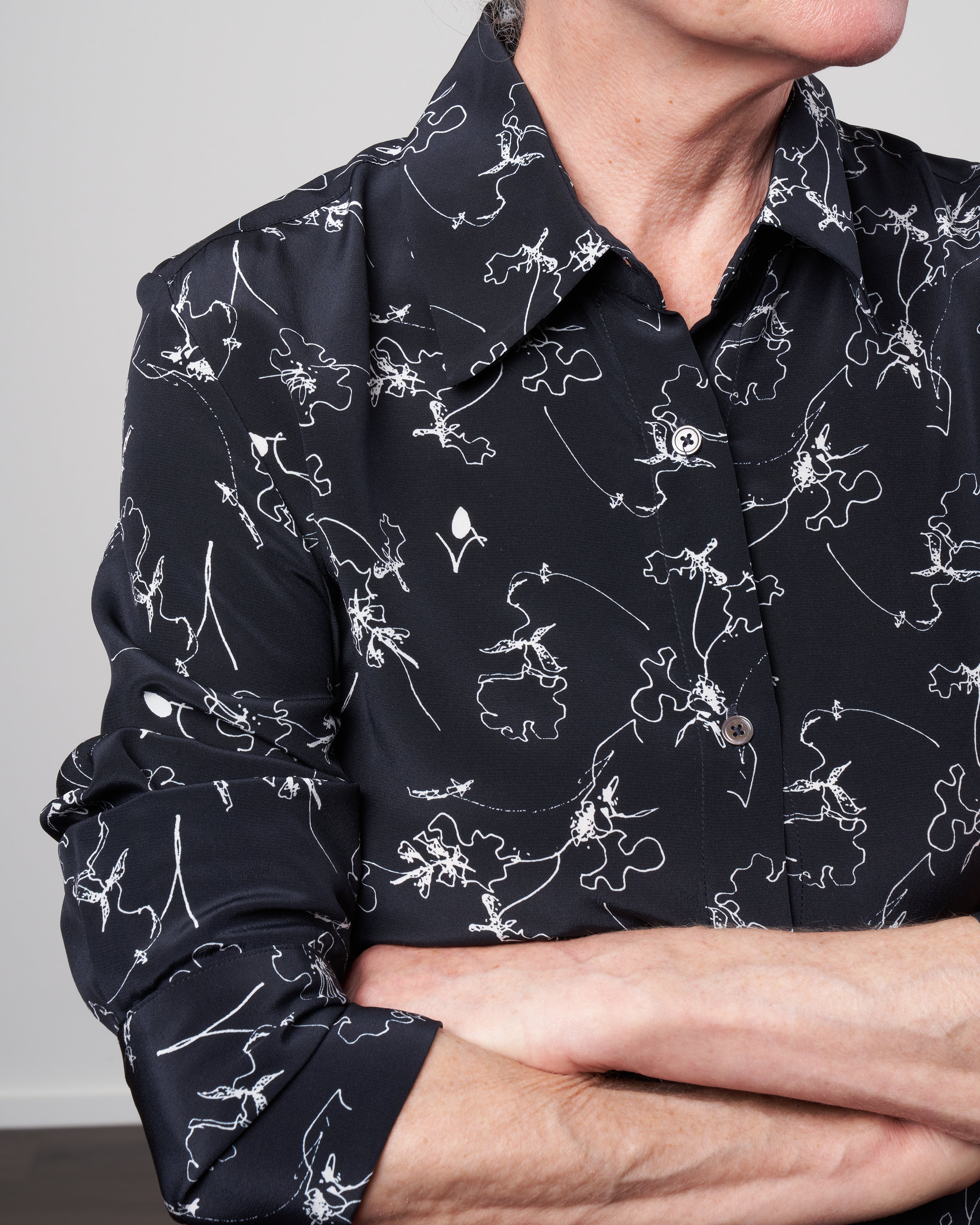 tailored blouse - navy floral - Image 5