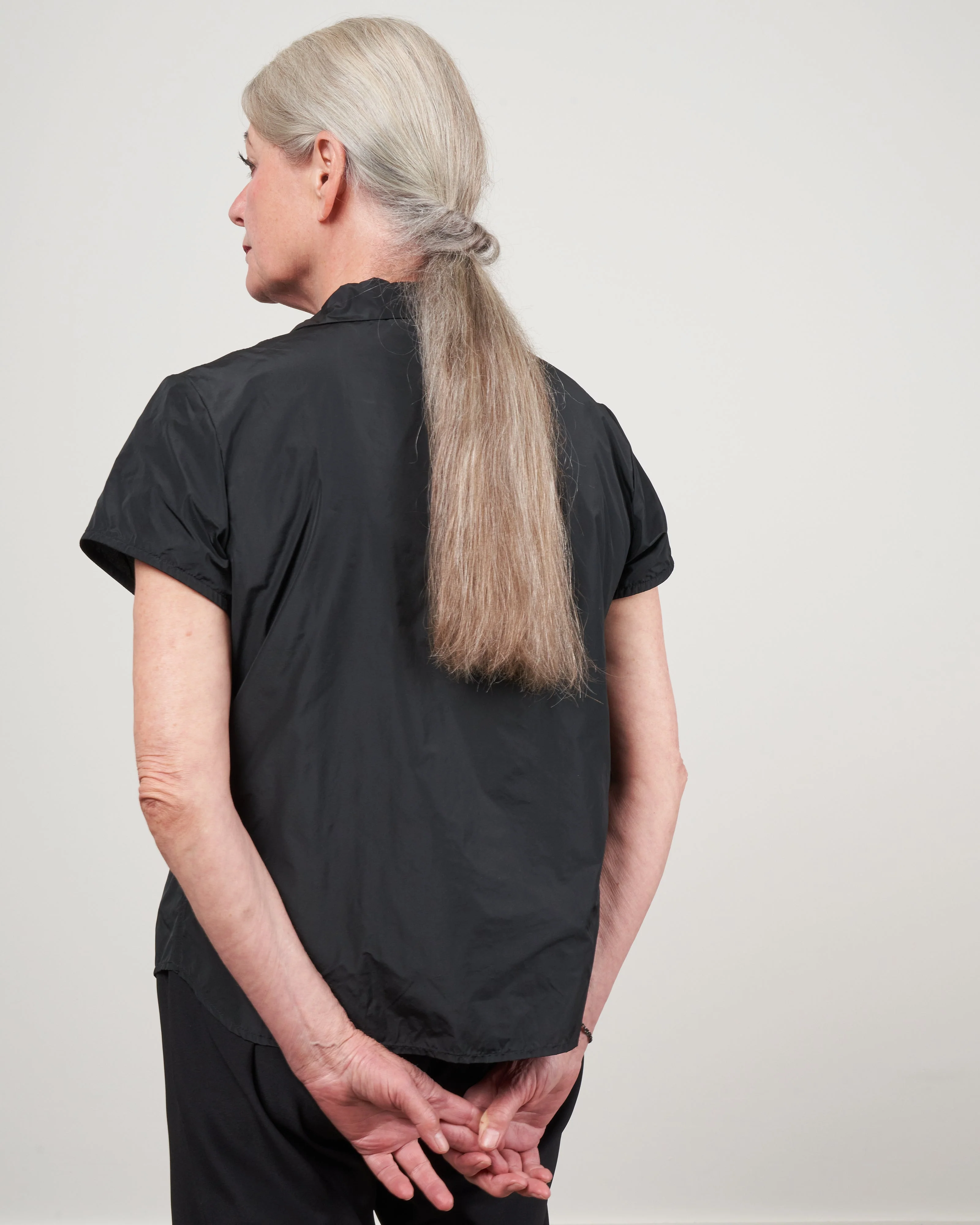 short sleeve ruffle blouse - black - Image 2