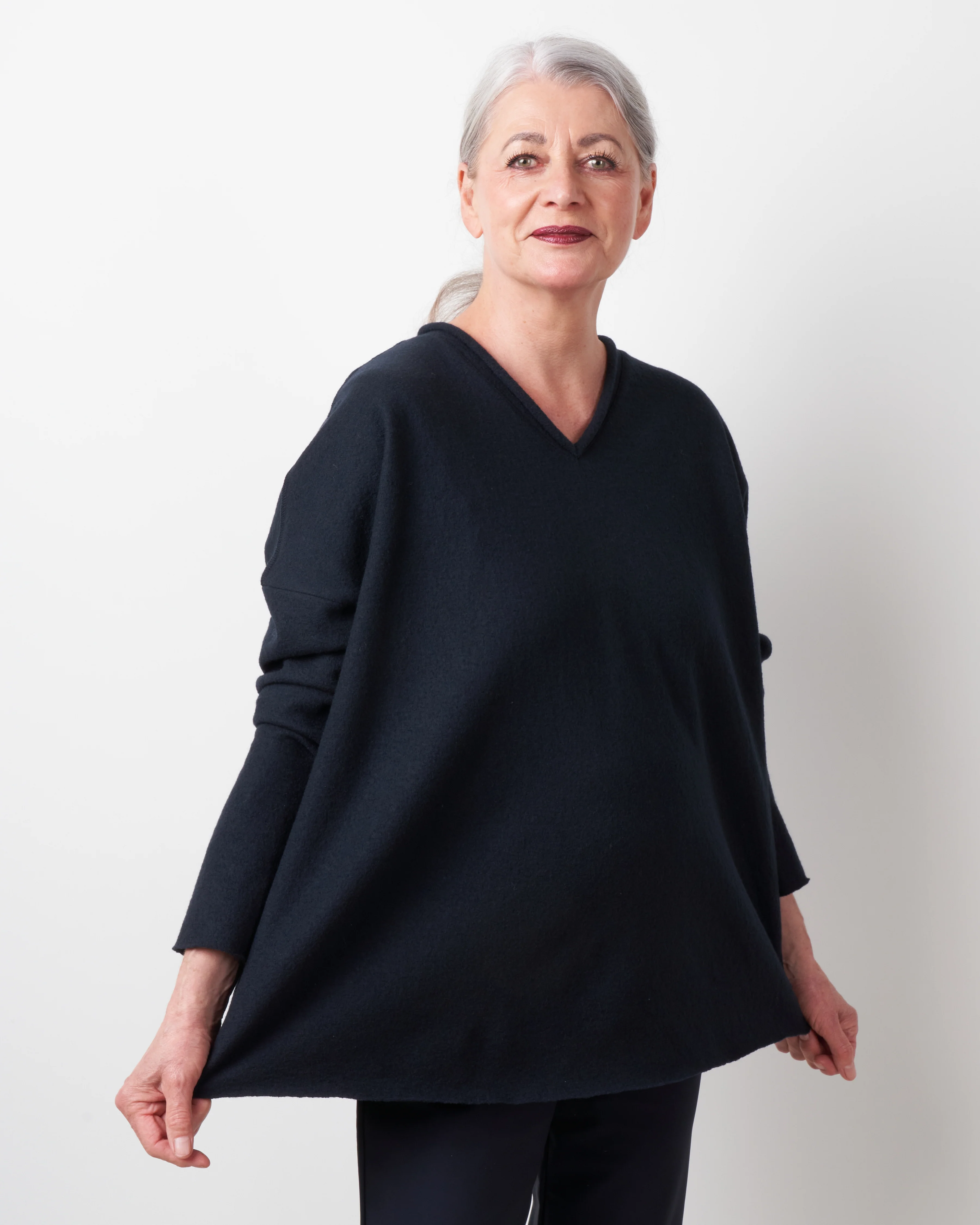 wool v-neck - night
