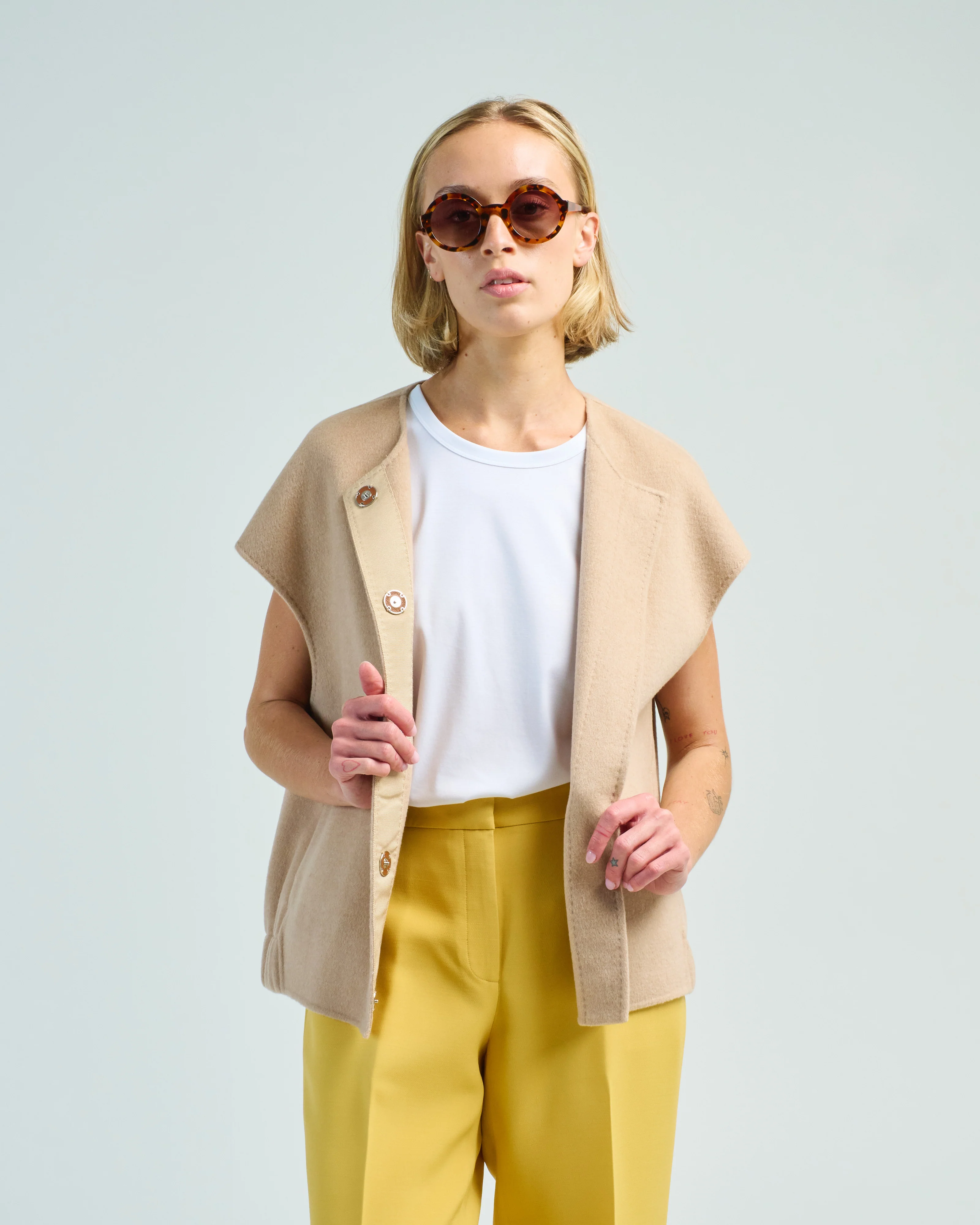 drop shoulder sleeveless jacket