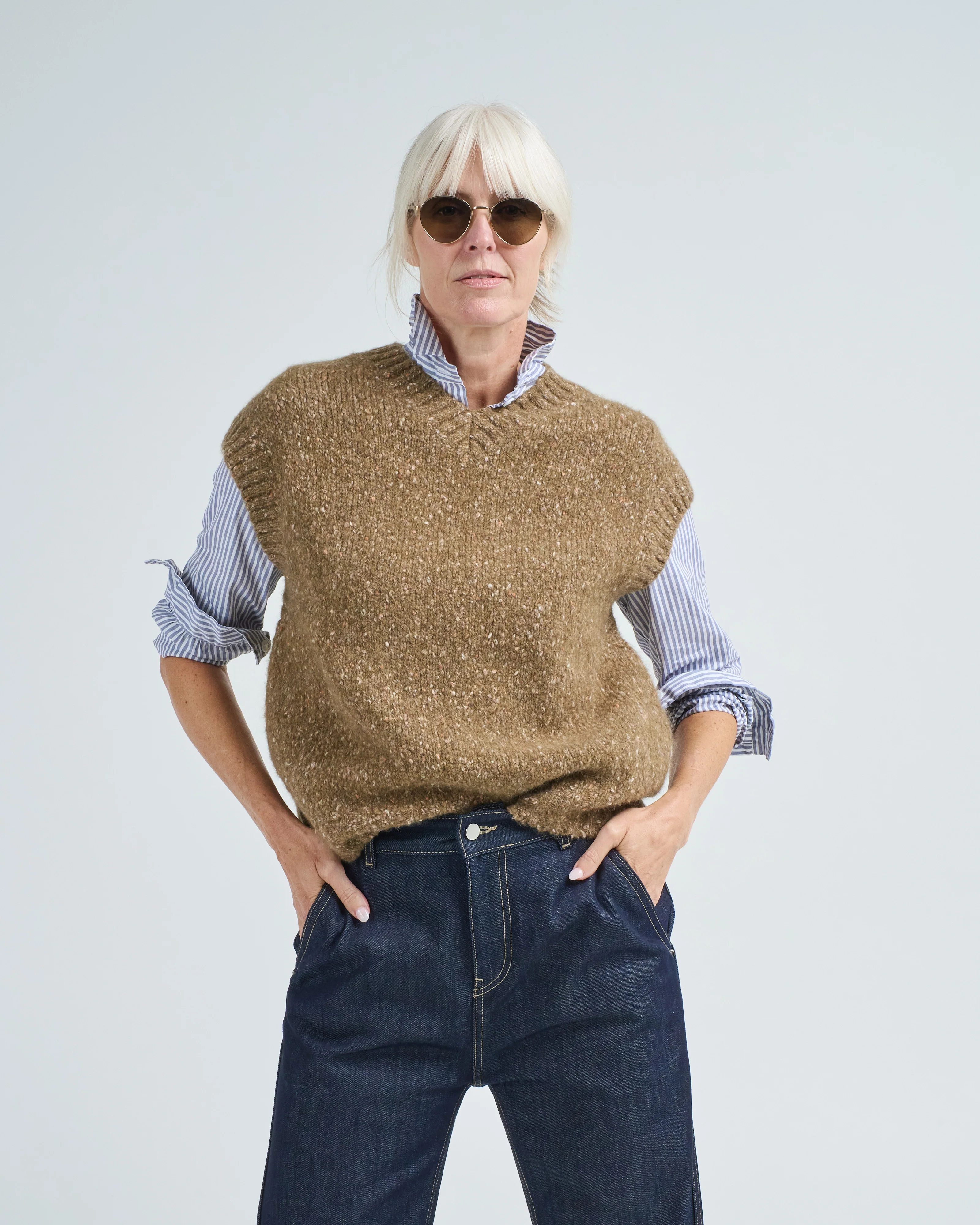 lofty v-neck vest - Image 2