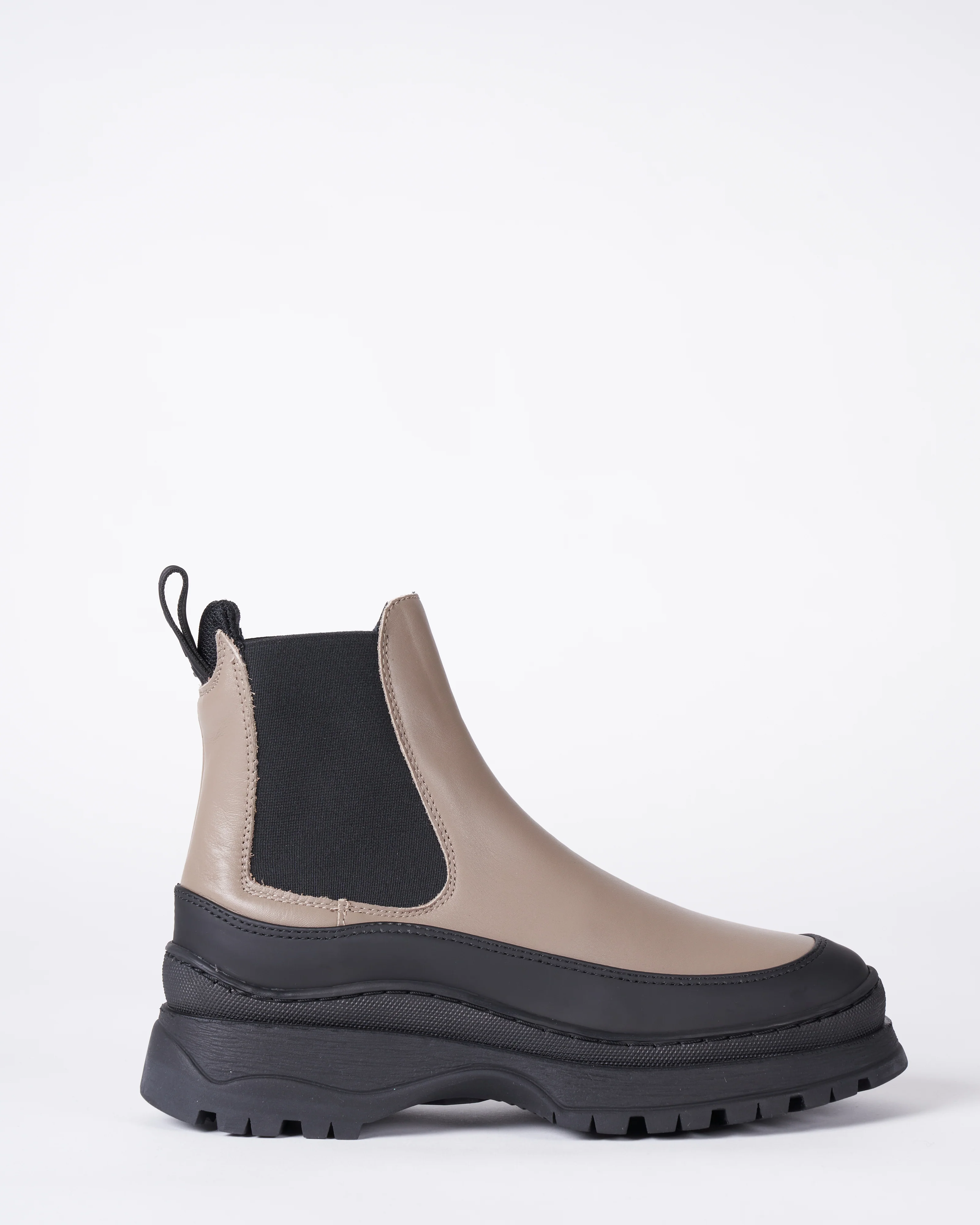 chelsea - short lug sole boot